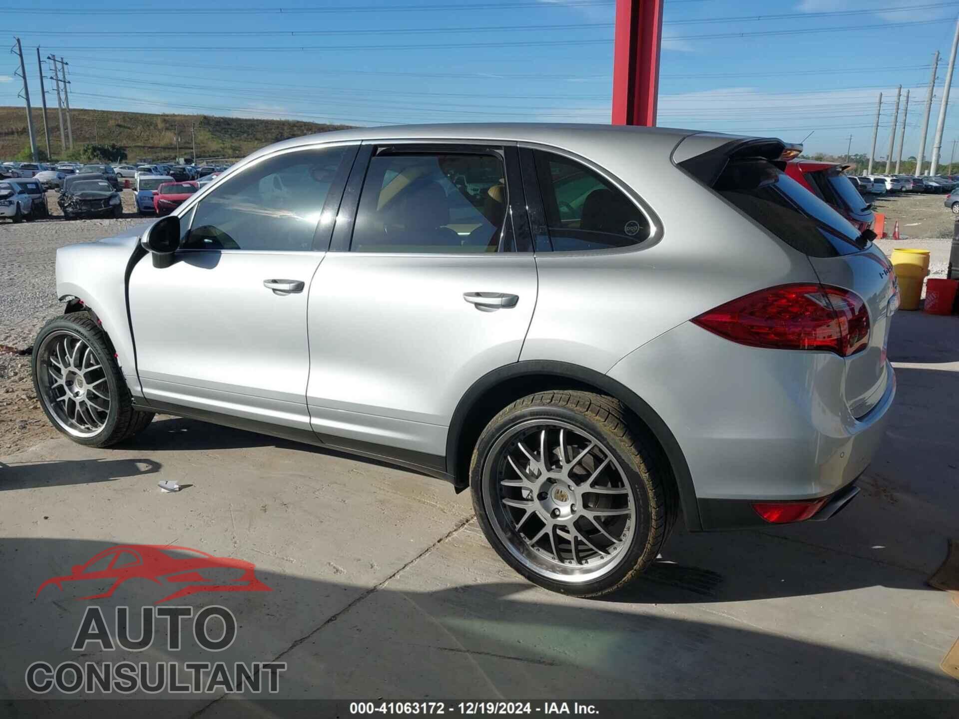 PORSCHE CAYENNE 2011 - WP1AB2A2XBLA44131