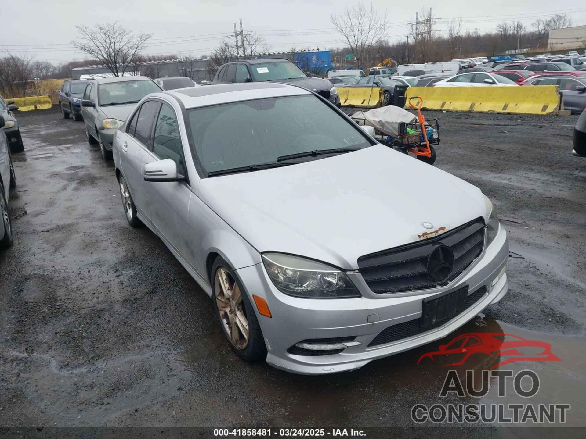 MERCEDES-BENZ C 300 2011 - WDDGF8BB1BR135227