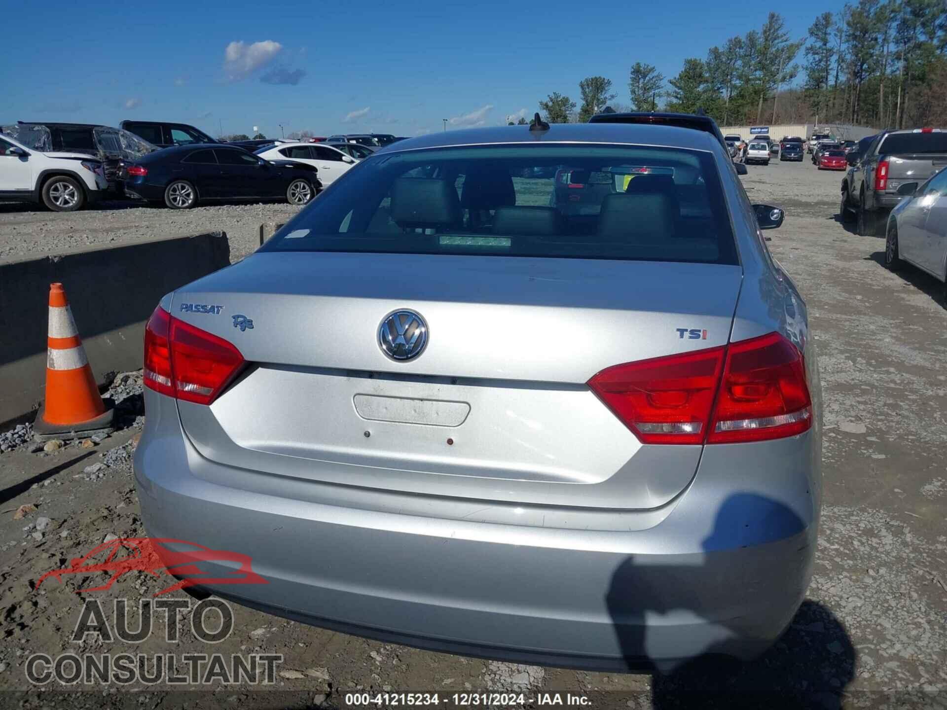 VOLKSWAGEN PASSAT 2015 - 1VWAT7A34FC088889