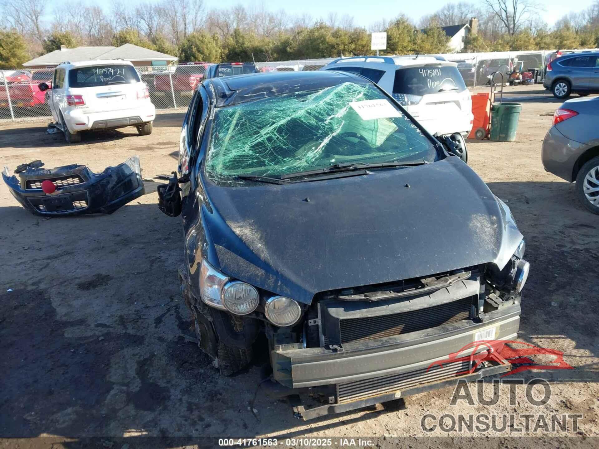 CHEVROLET SONIC 2015 - 1G1JC6SB4F4172040