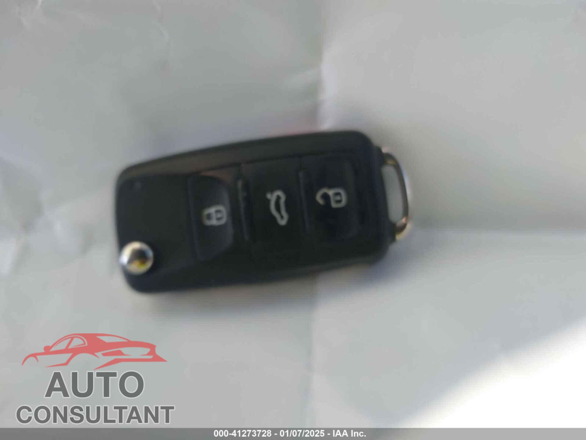 VOLKSWAGEN PASSAT 2015 - 1VWAT7A30FC106191