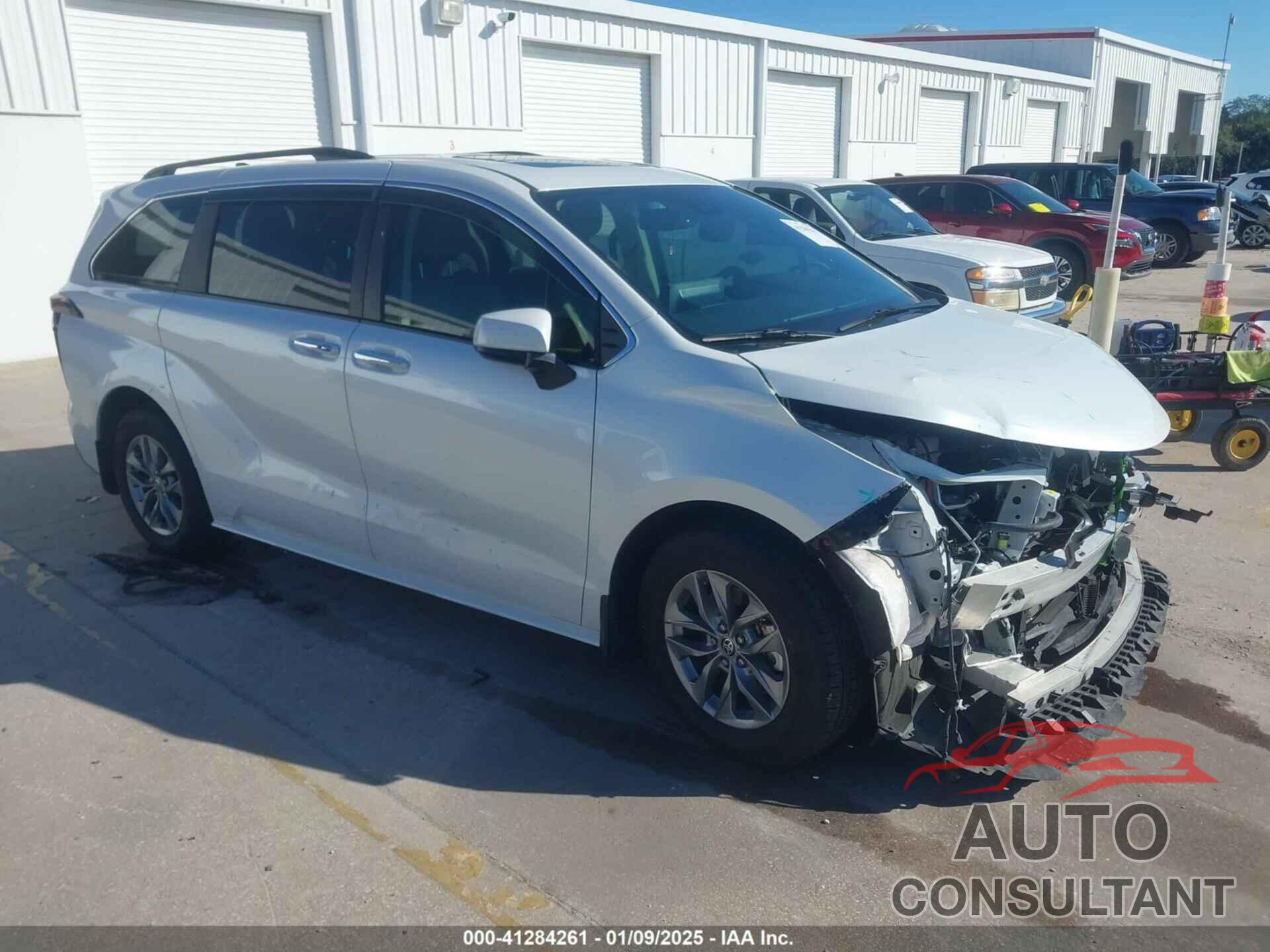 TOYOTA SIENNA 2022 - 5TDYRKECXNS114227