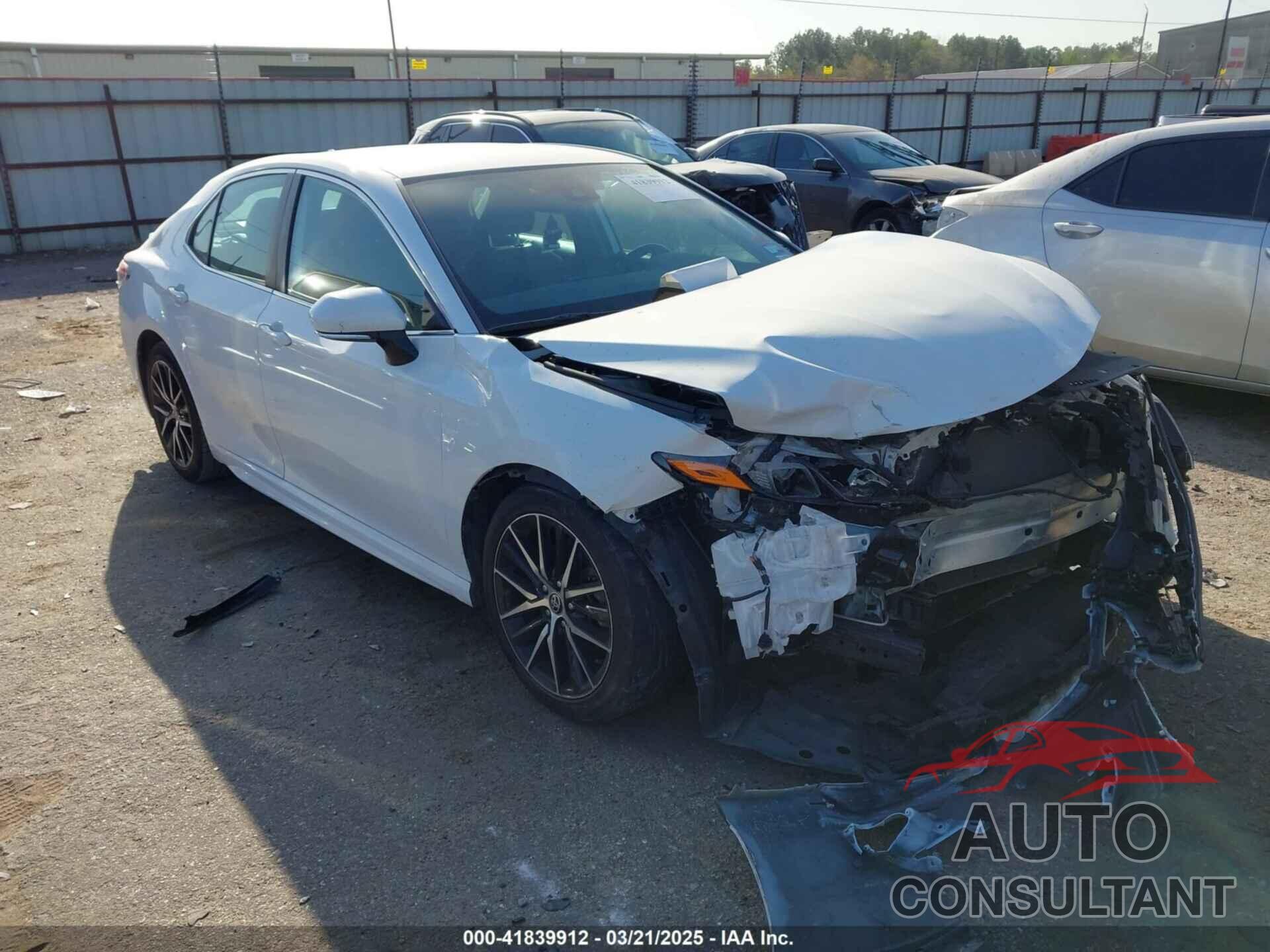 TOYOTA CAMRY 2022 - 4T1G11AK8NU001281