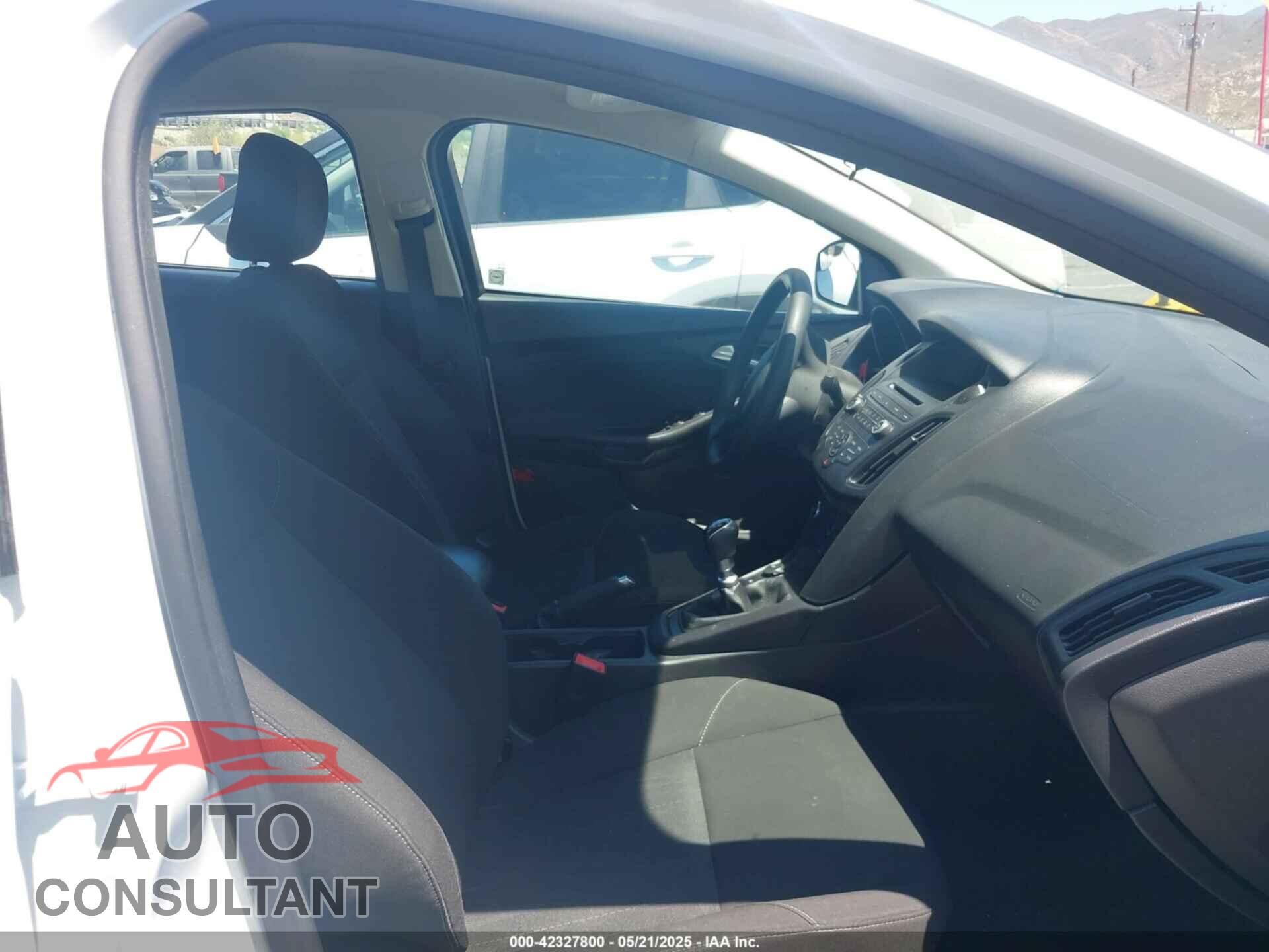 FORD FOCUS 2015 - 1FADP3FE0FL324810