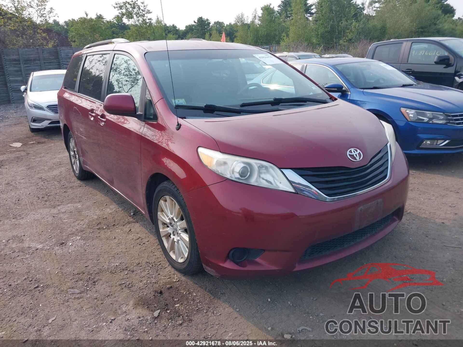 TOYOTA SIENNA 2011 - 5TDJK3DC9BS010997