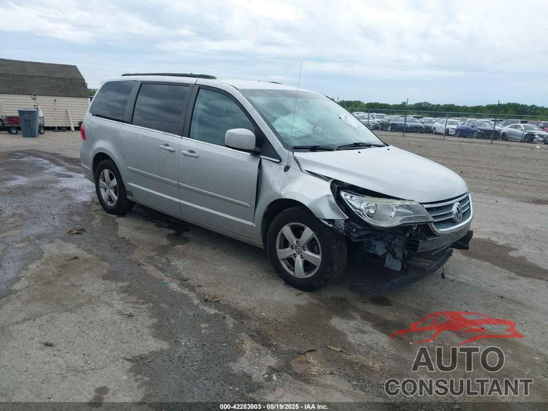 VOLKSWAGEN ROUTAN 2011 - 2V4RW3DG8BR804866