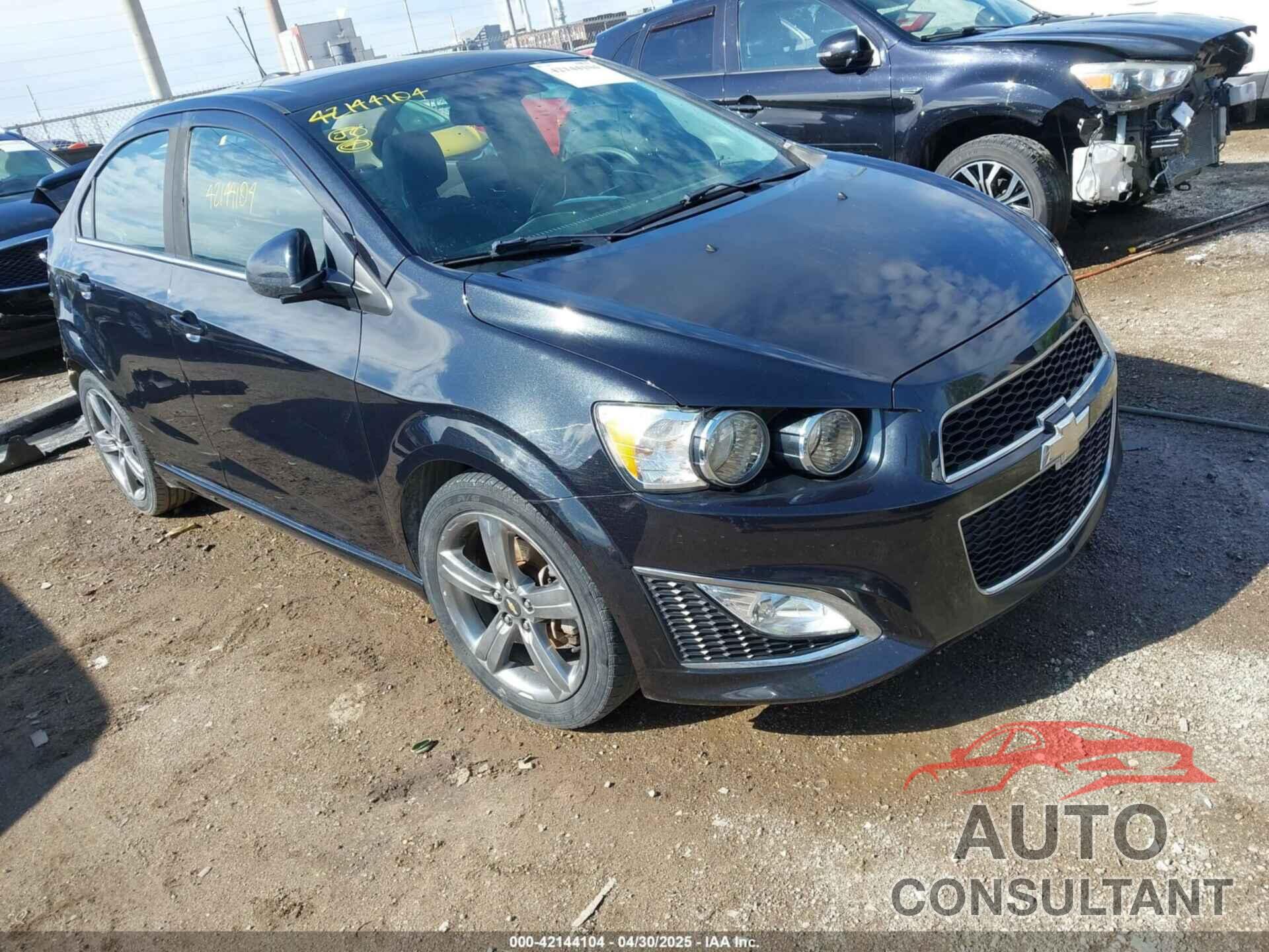 CHEVROLET SONIC 2015 - 1G1JG5SB9F4119459