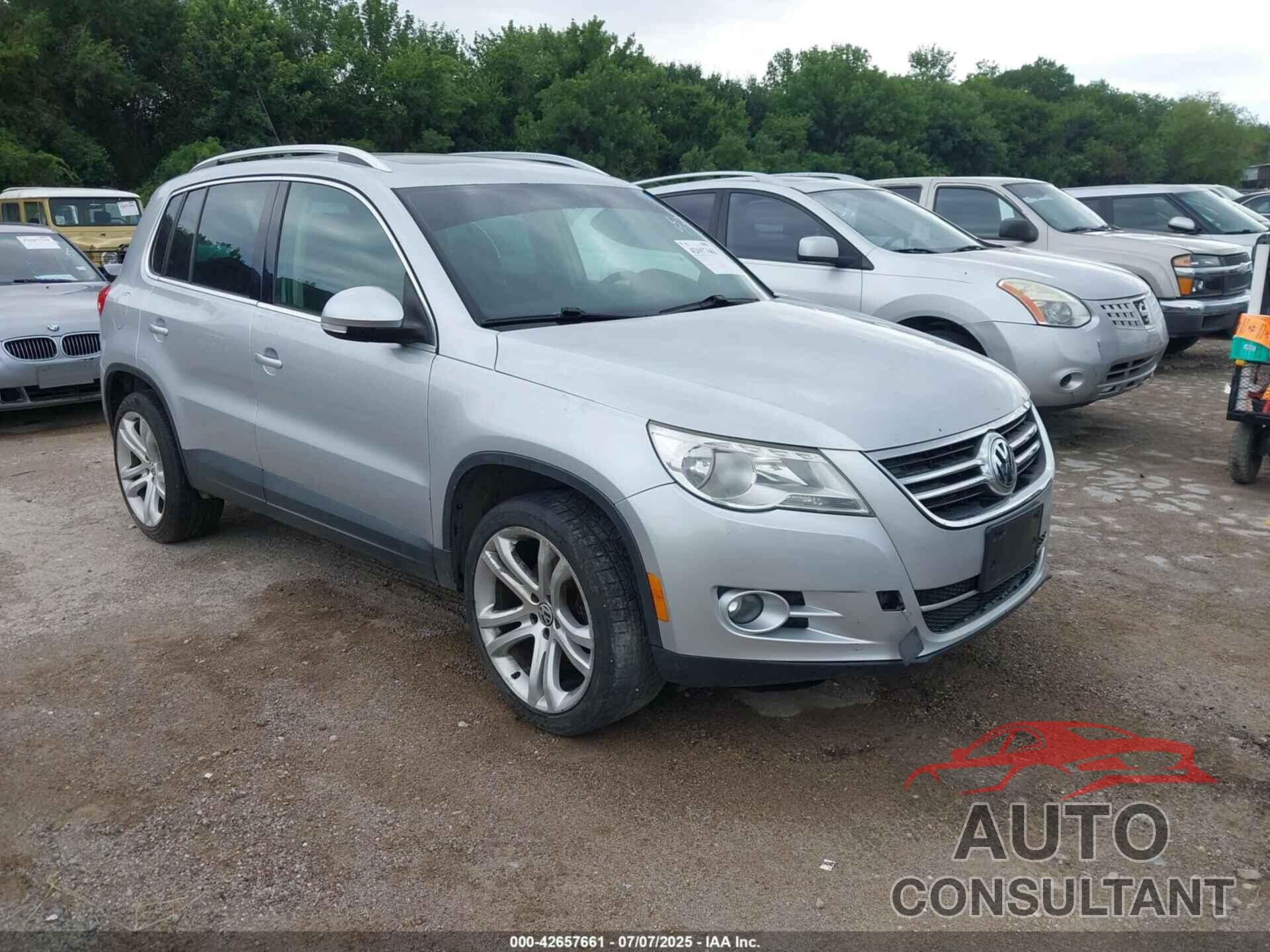 VOLKSWAGEN TIGUAN 2011 - WVGBV7AX9BW558990