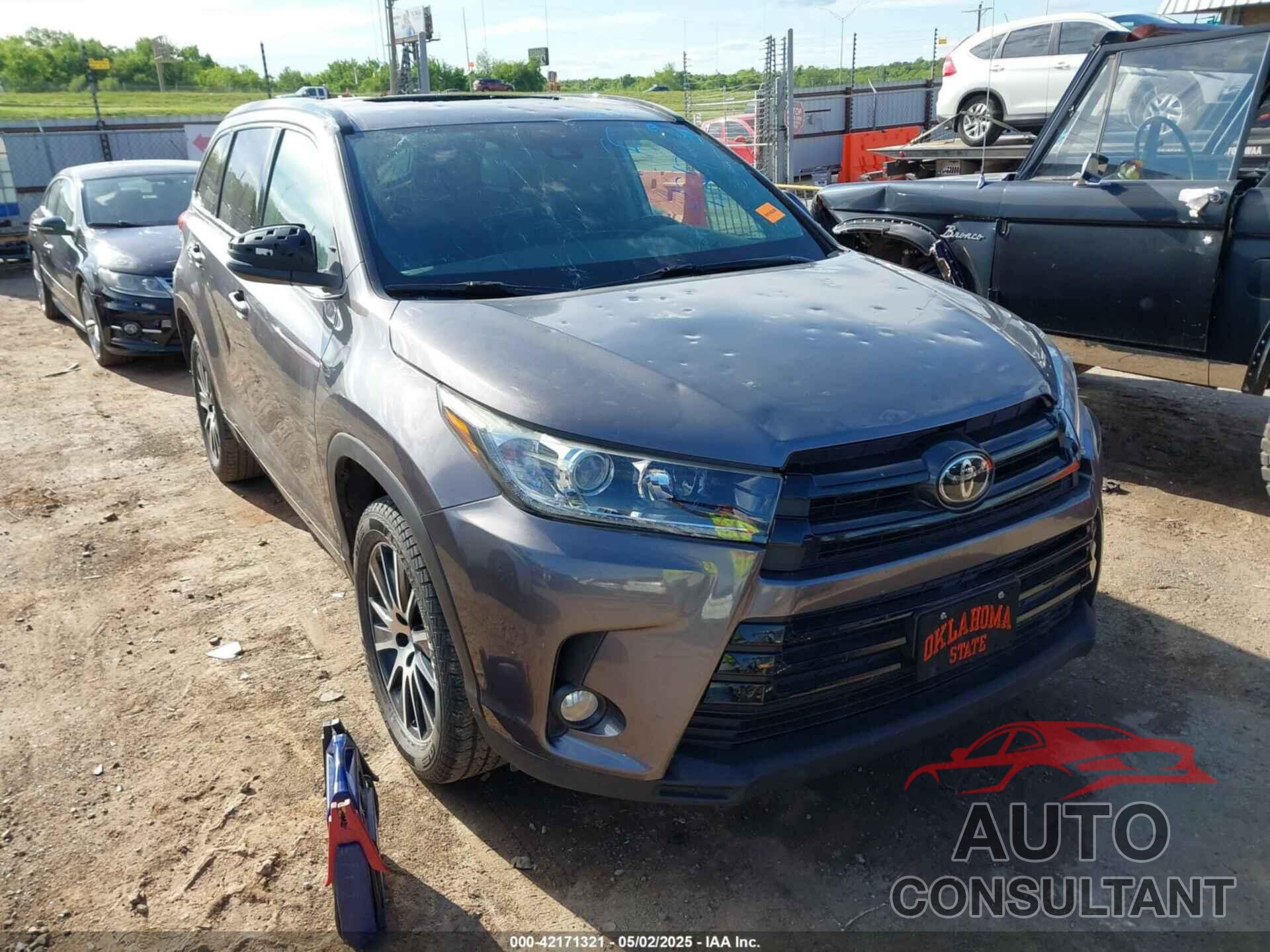 TOYOTA HIGHLANDER 2018 - 5TDKZRFH4JS548677