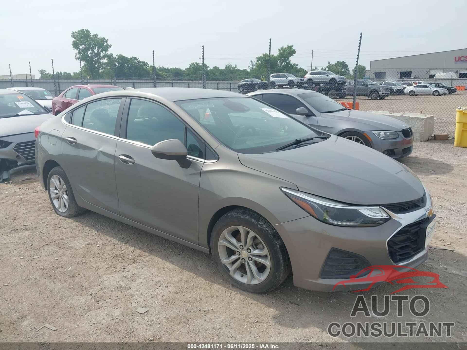 CHEVROLET CRUZE 2019 - 1G1BE5SM0K7124358