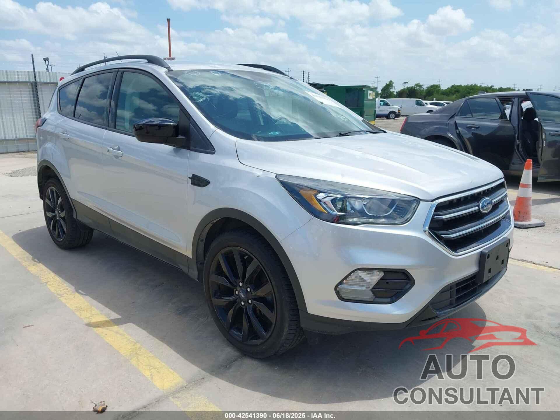 FORD ESCAPE 2019 - 1FMCU0GD8KUA64496