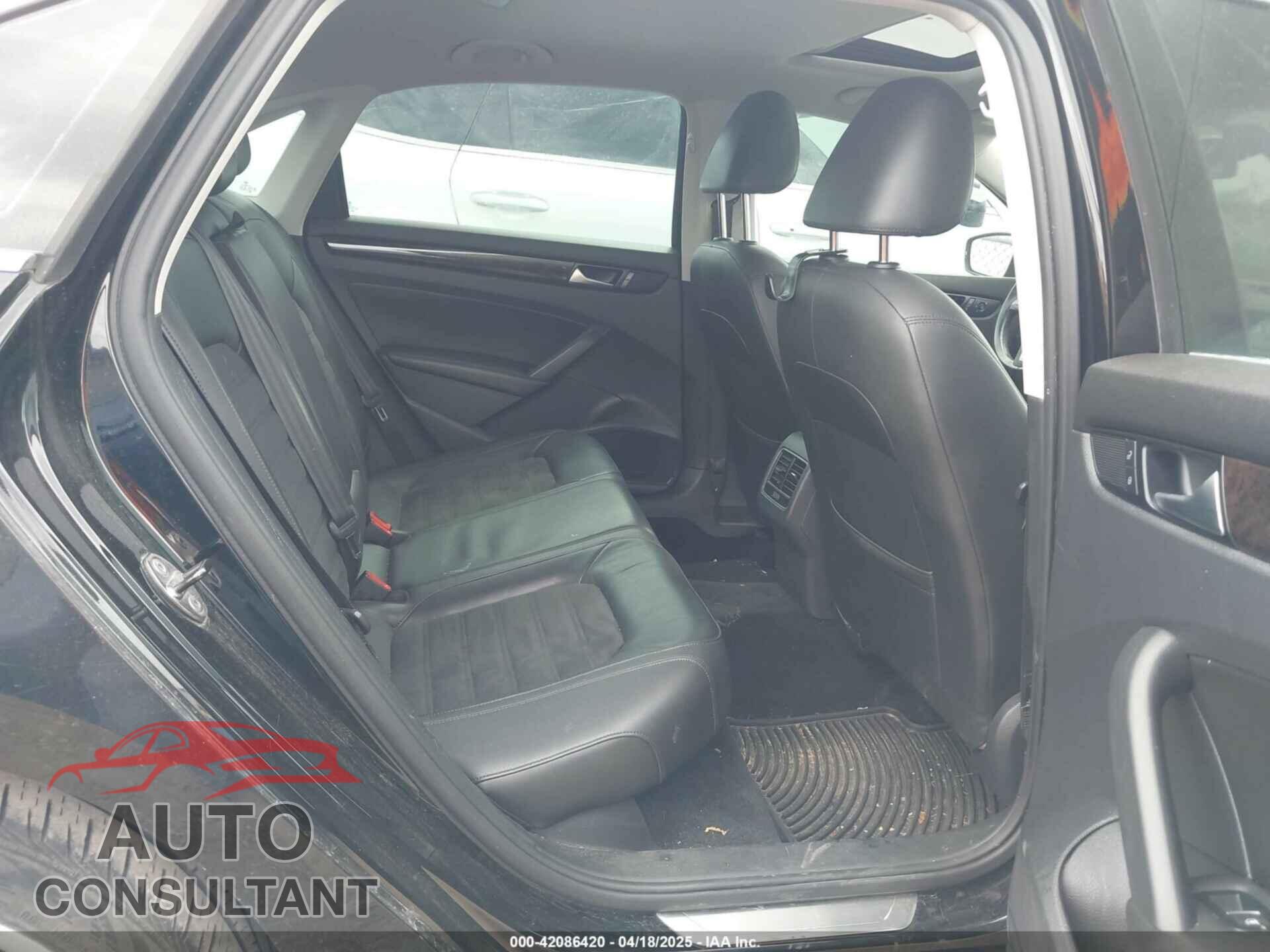VOLKSWAGEN PASSAT 2014 - 1VWCN7A33EC068280