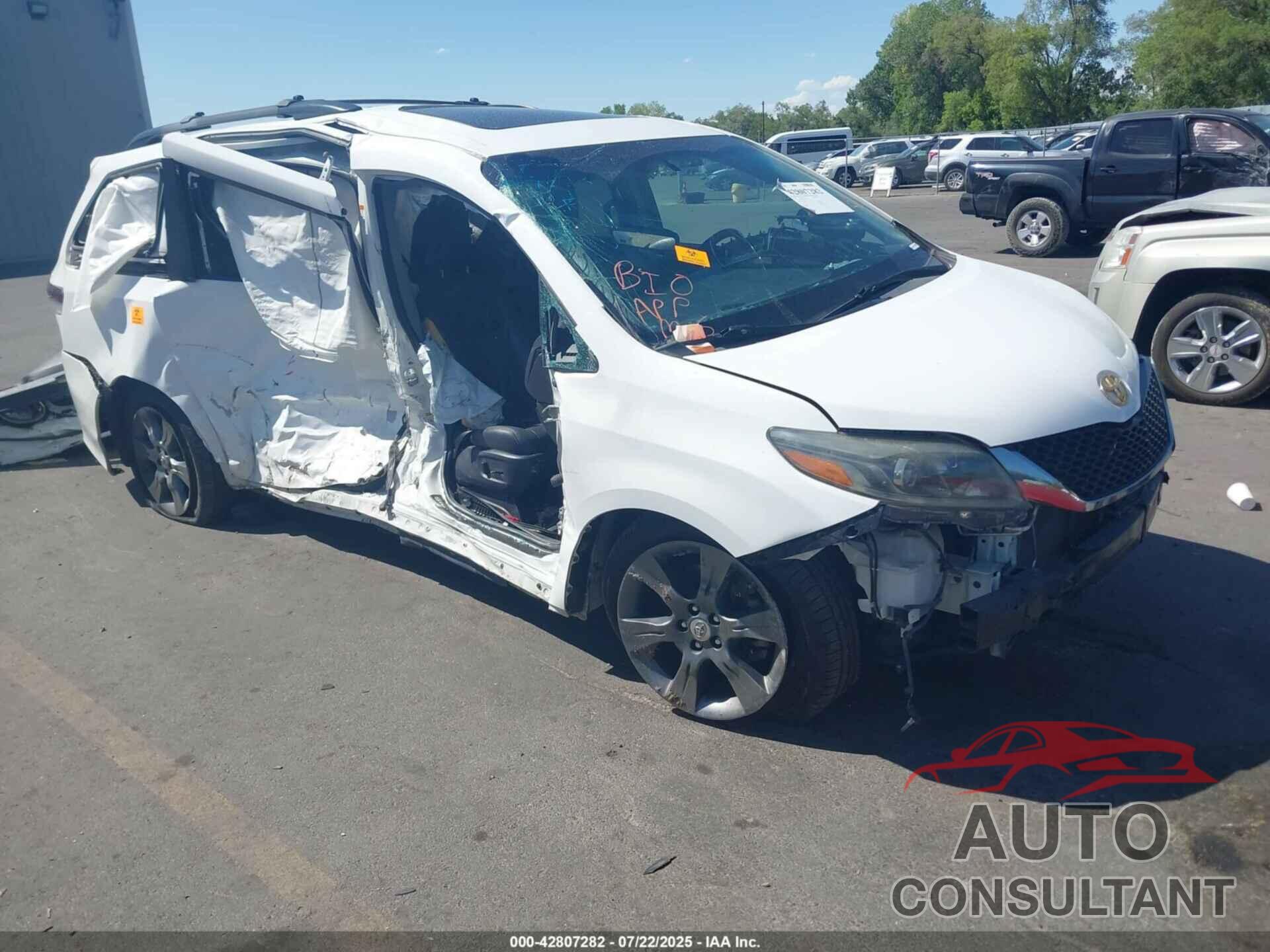 TOYOTA SIENNA 2016 - 5TDXK3DC2GS758931