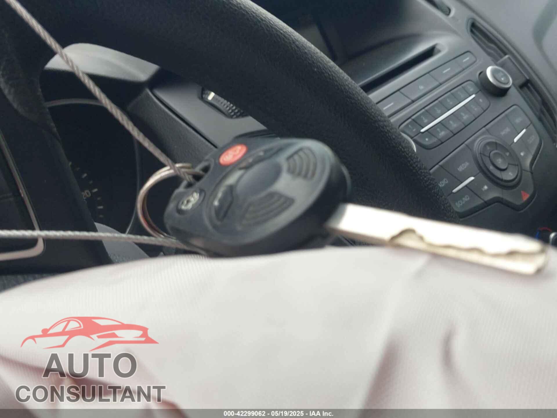 FORD FOCUS 2017 - 1FADP3E29HL262169