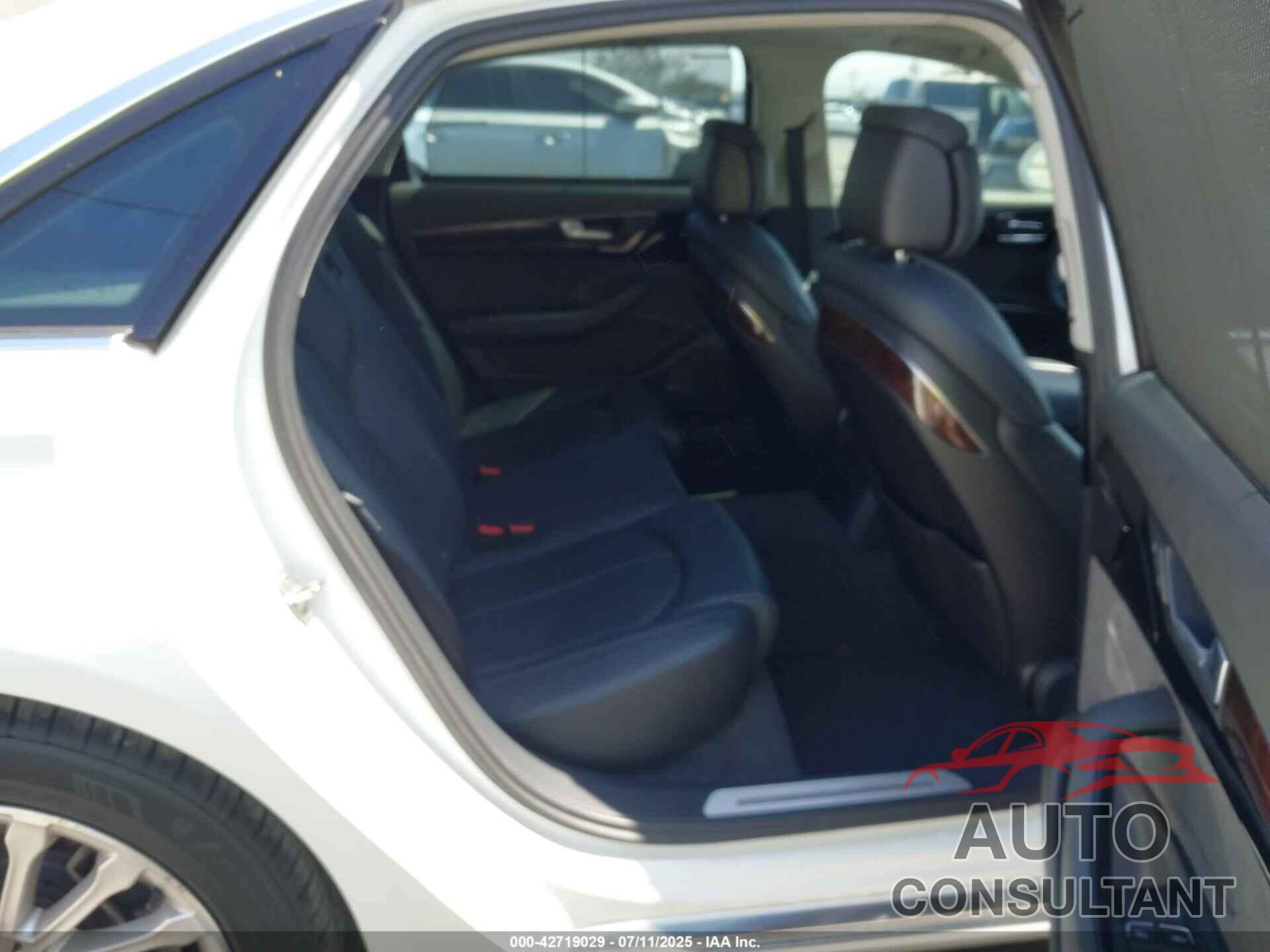 AUDI A8 L 2015 - WAU32AFD0FN007028