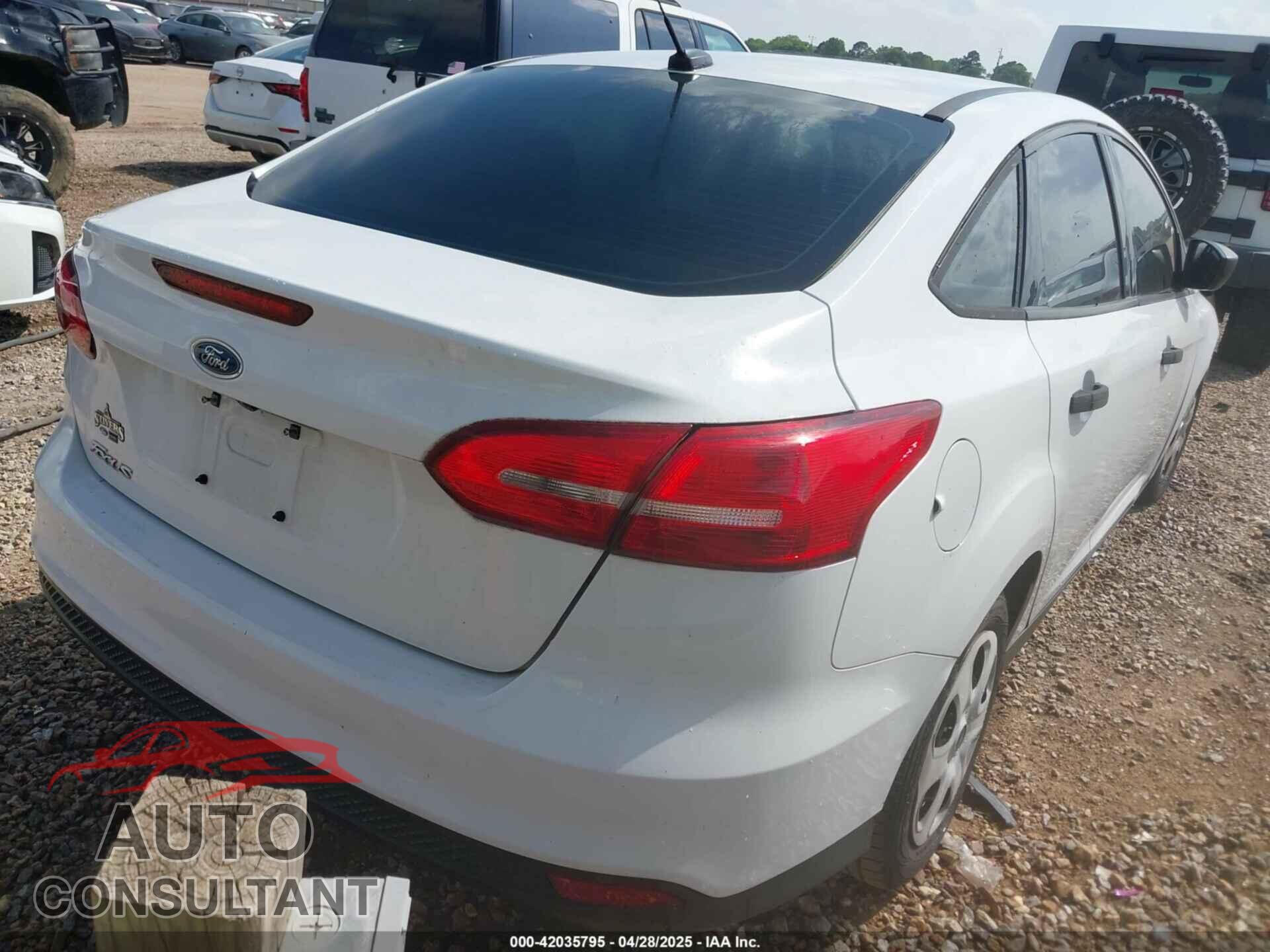 FORD FOCUS 2017 - 1FADP3E21HL201625