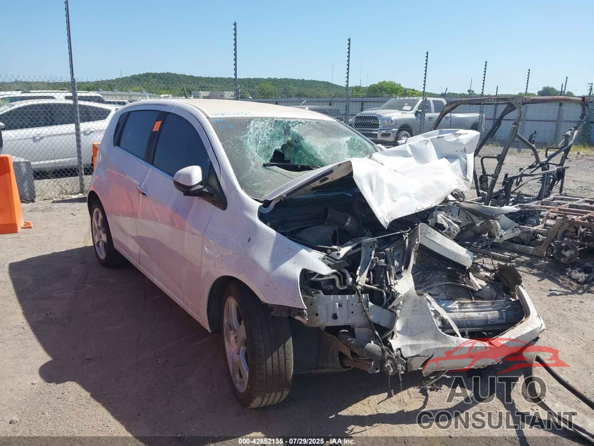 CHEVROLET SONIC 2014 - 1G1JE6SB4E4212075