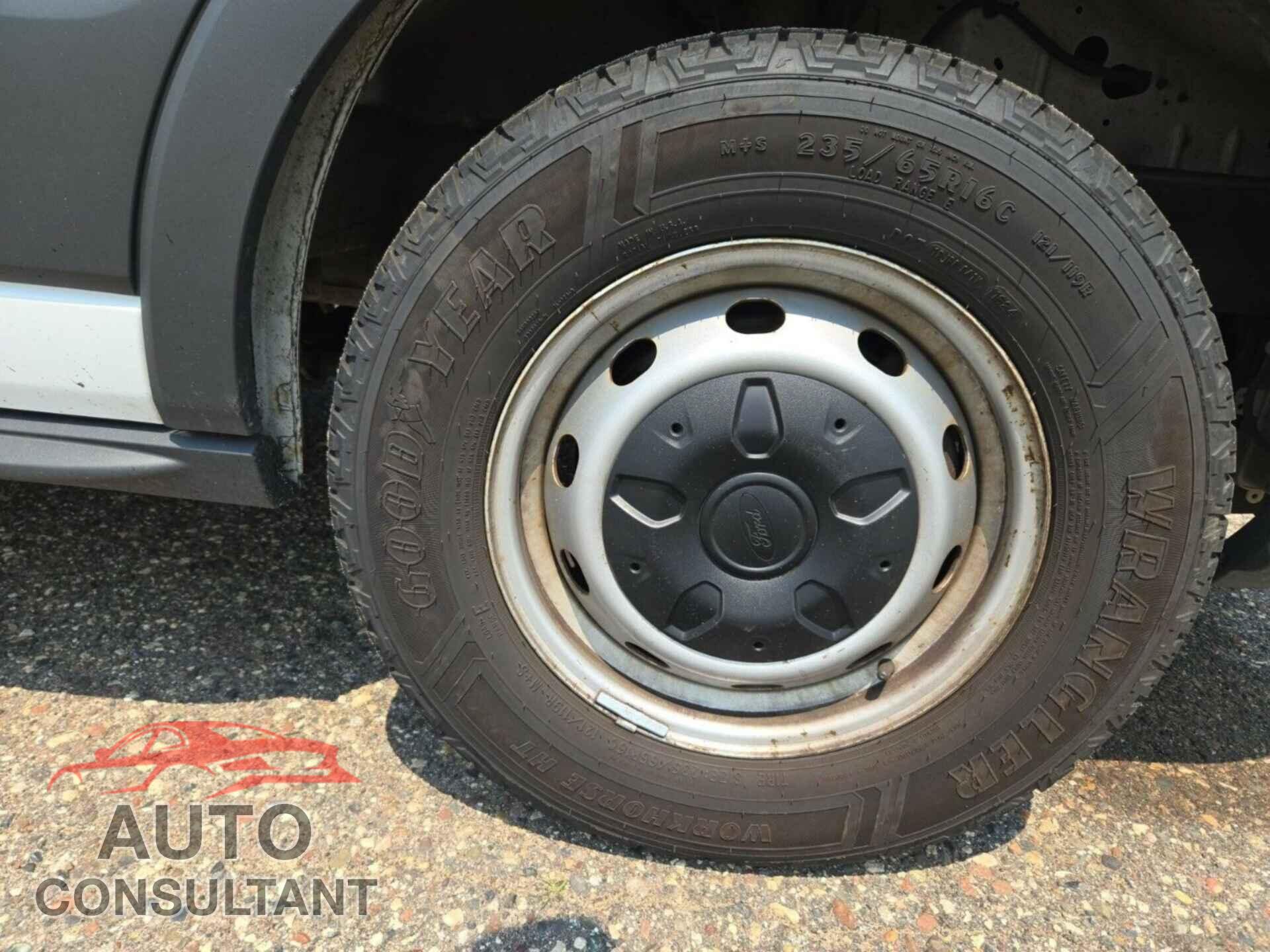 FORD TRANSIT 2017 - 1FTYE1YM3HKA82548