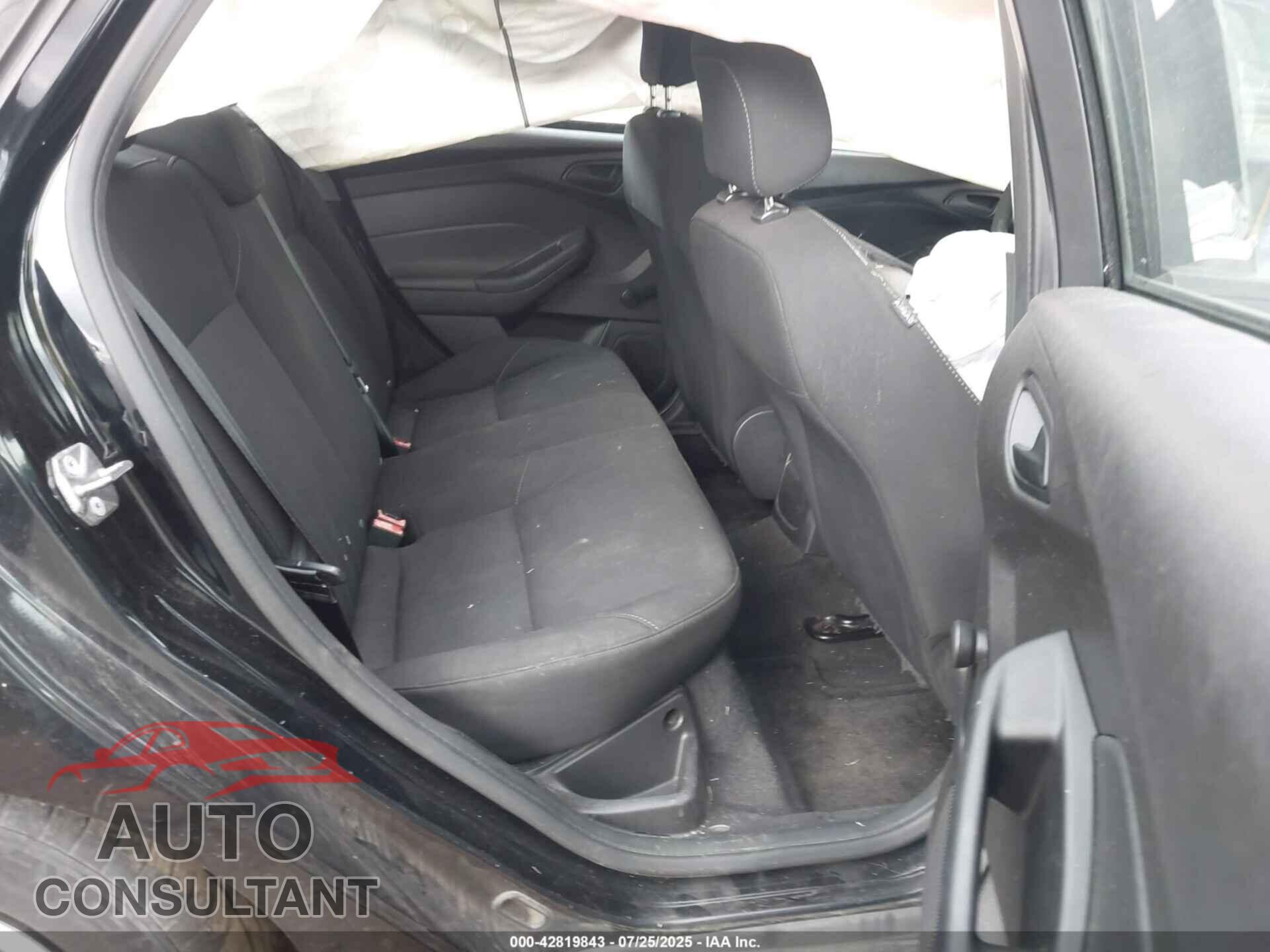 FORD FOCUS 2016 - 1FADP3E29GL389485