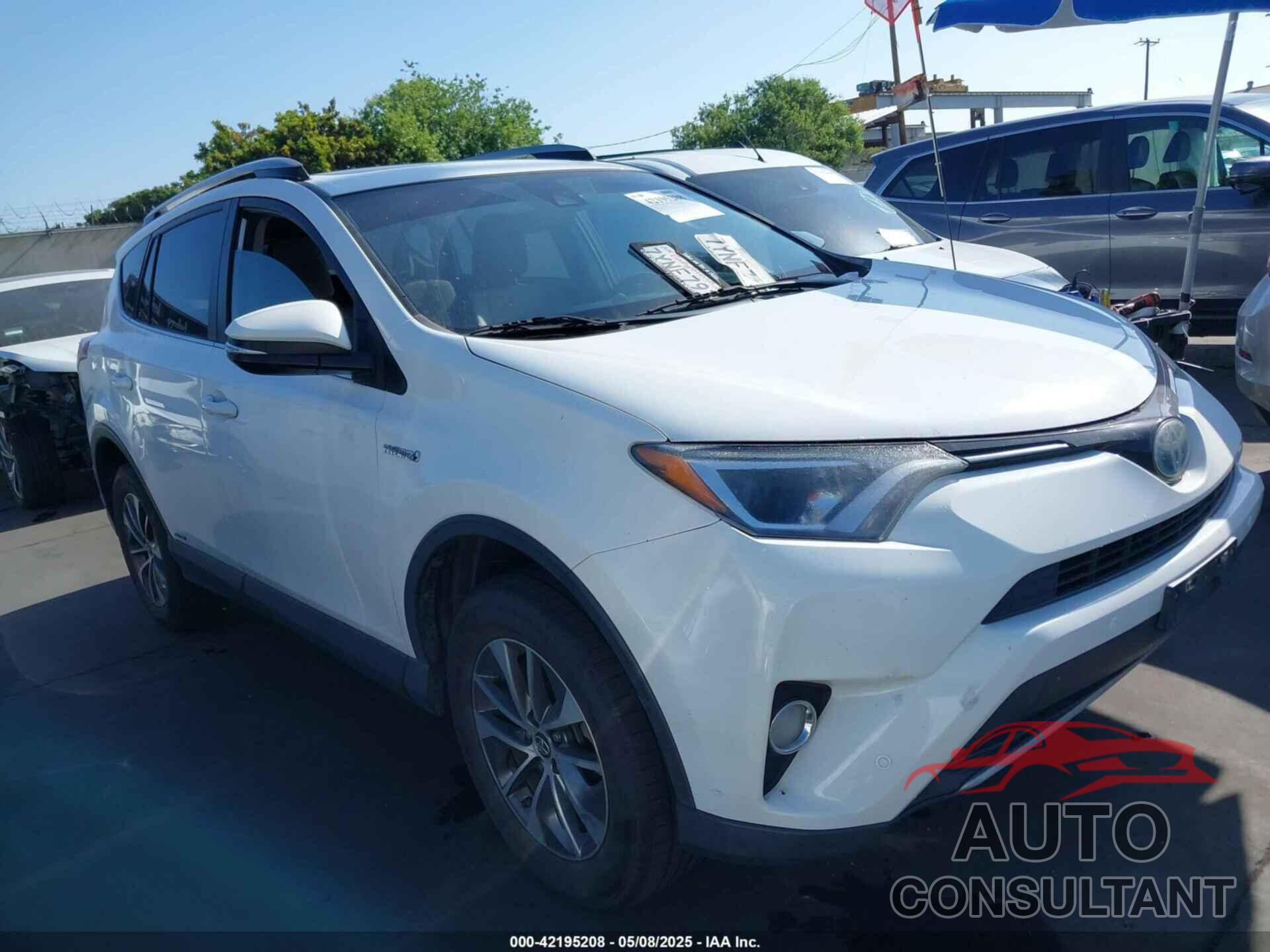 TOYOTA RAV4 HYBRID 2017 - JTMRJREV8HD113115