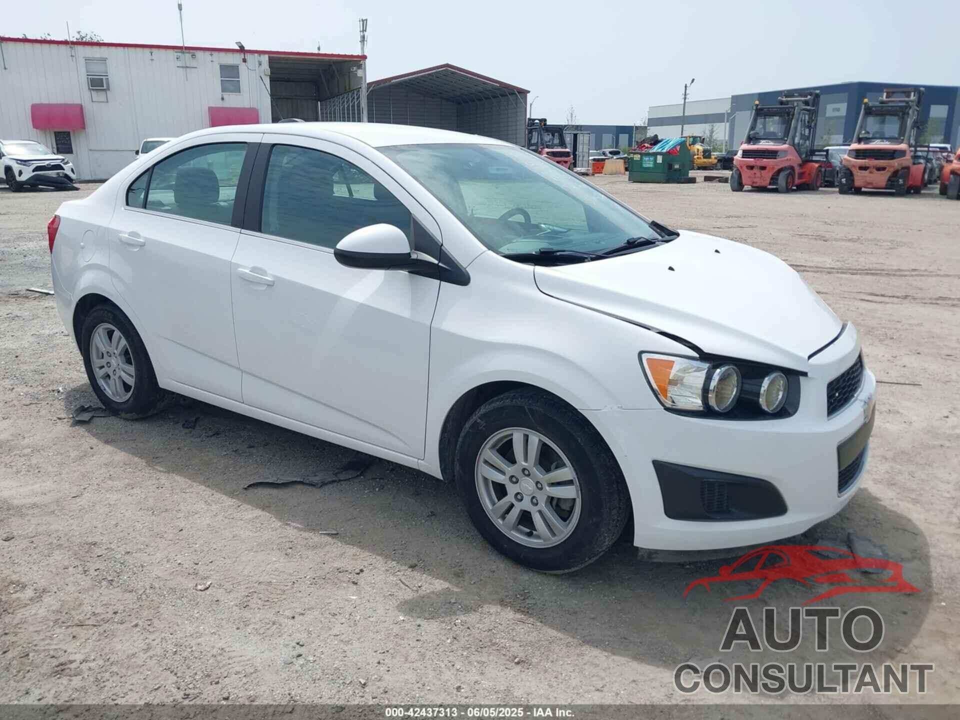 CHEVROLET SONIC 2015 - 1G1JC5SH8F4100806