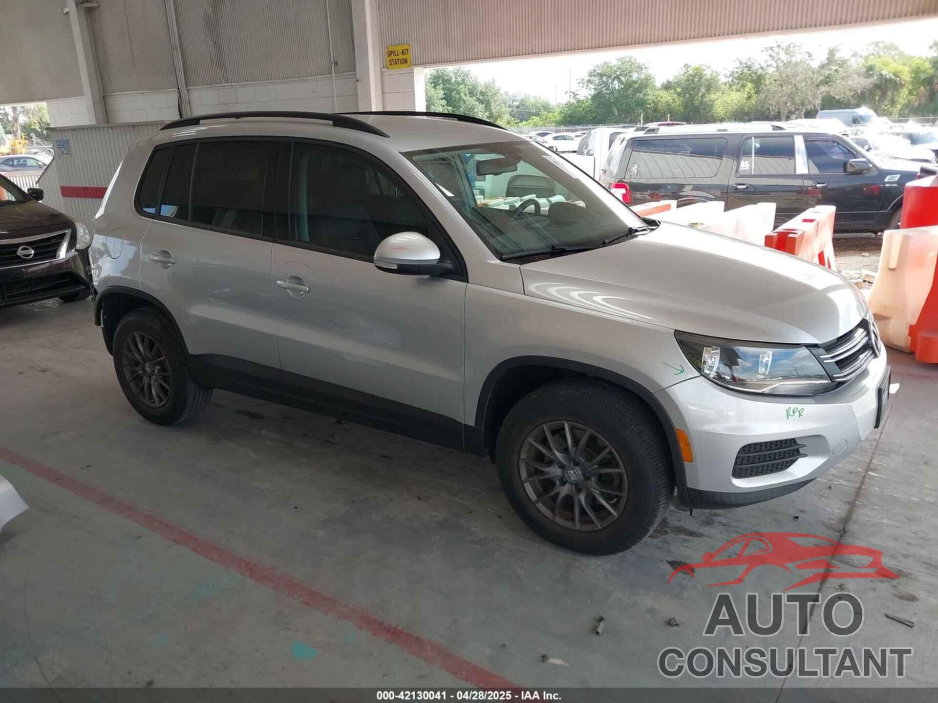 VOLKSWAGEN TIGUAN 2016 - WVGBV7AX2GW535784