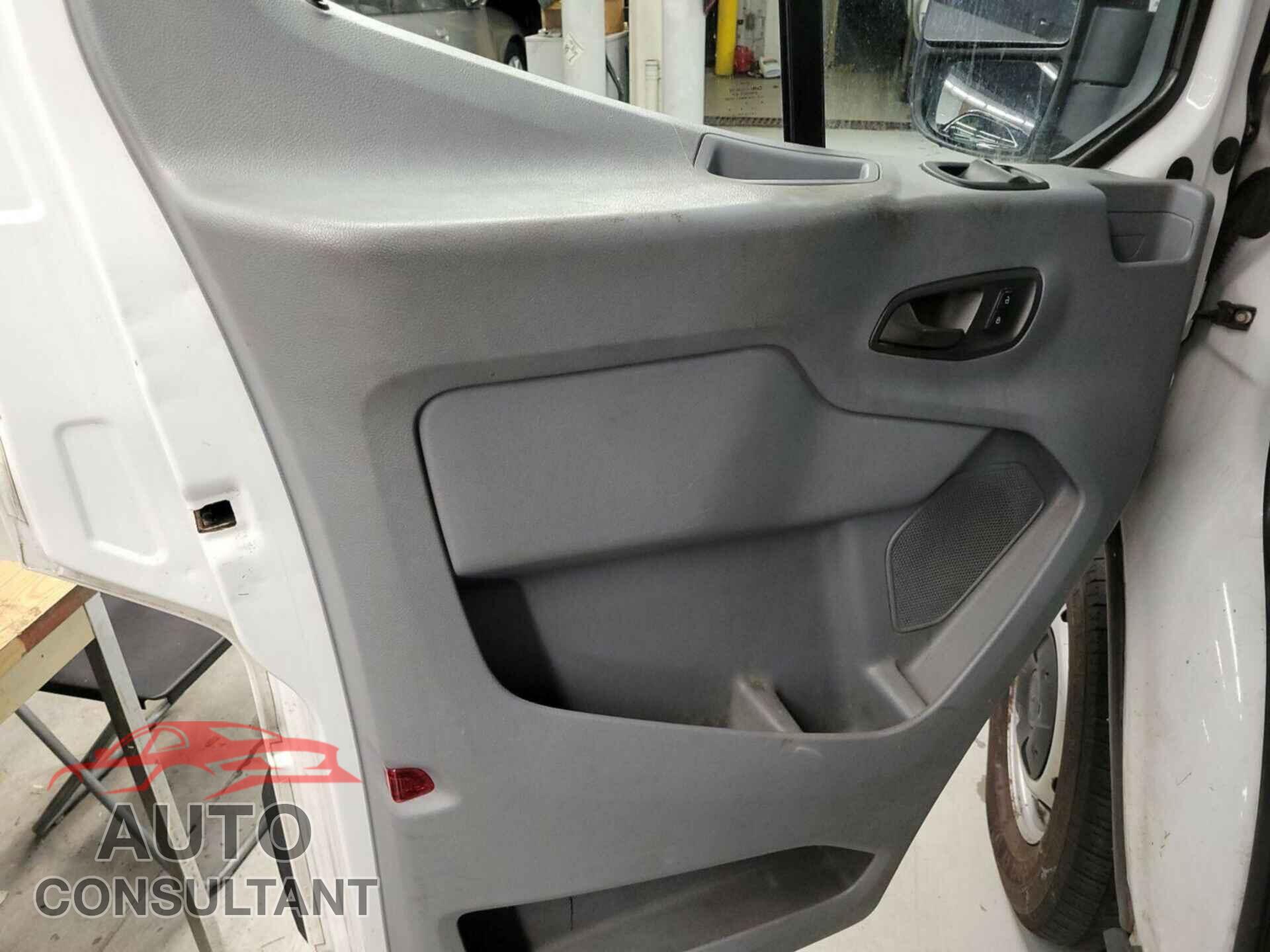 FORD TRANSIT 2018 - 1FTYR2CM3JKA54658