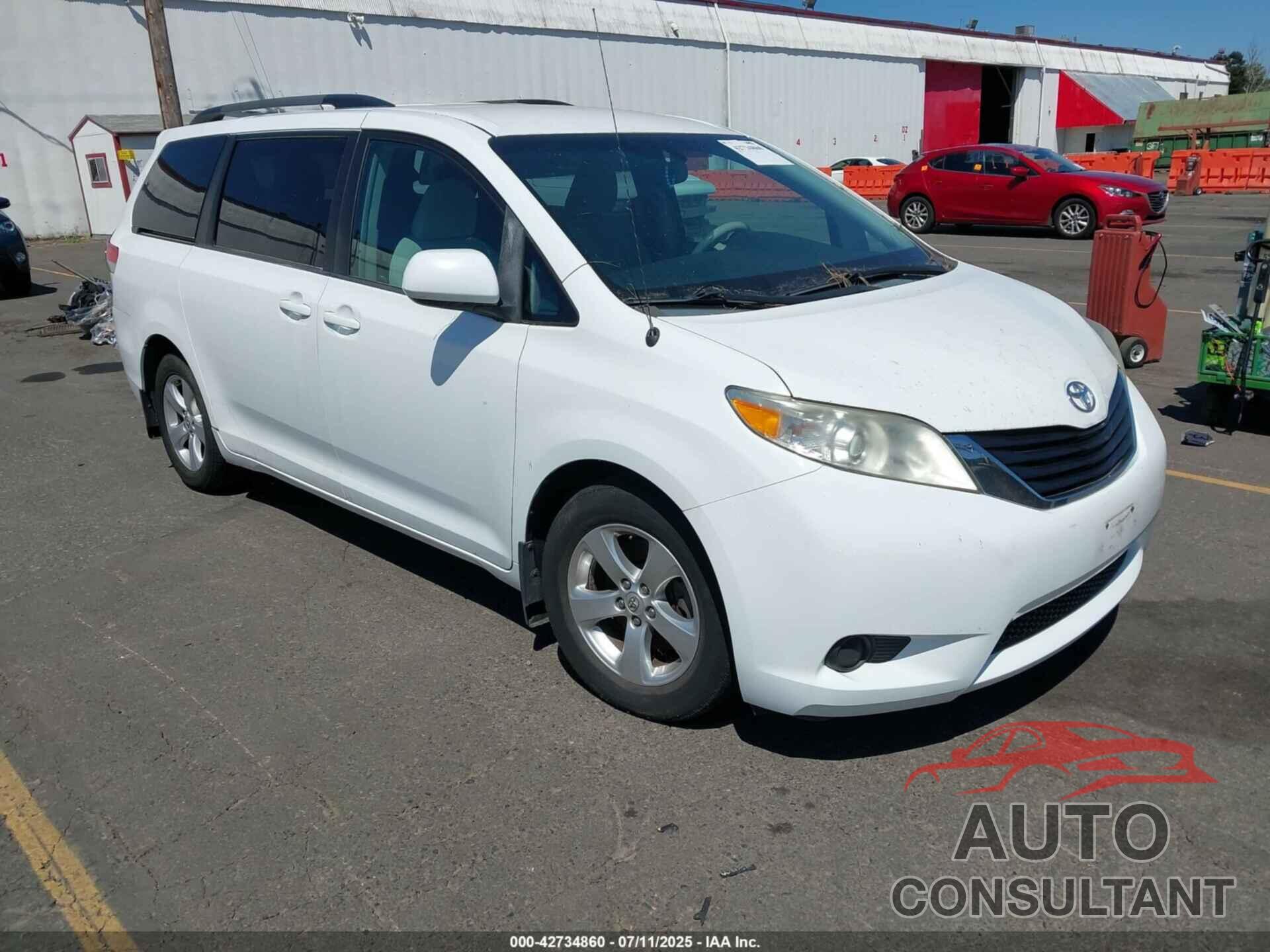 TOYOTA SIENNA 2013 - 5TDKK3DC0DS352376