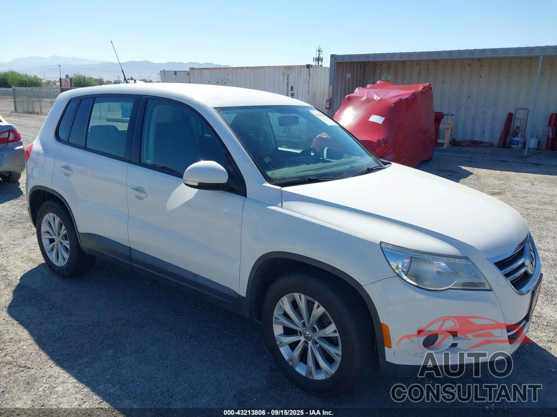 VOLKSWAGEN TIGUAN 2011 - WVGBV7AX3BW521675