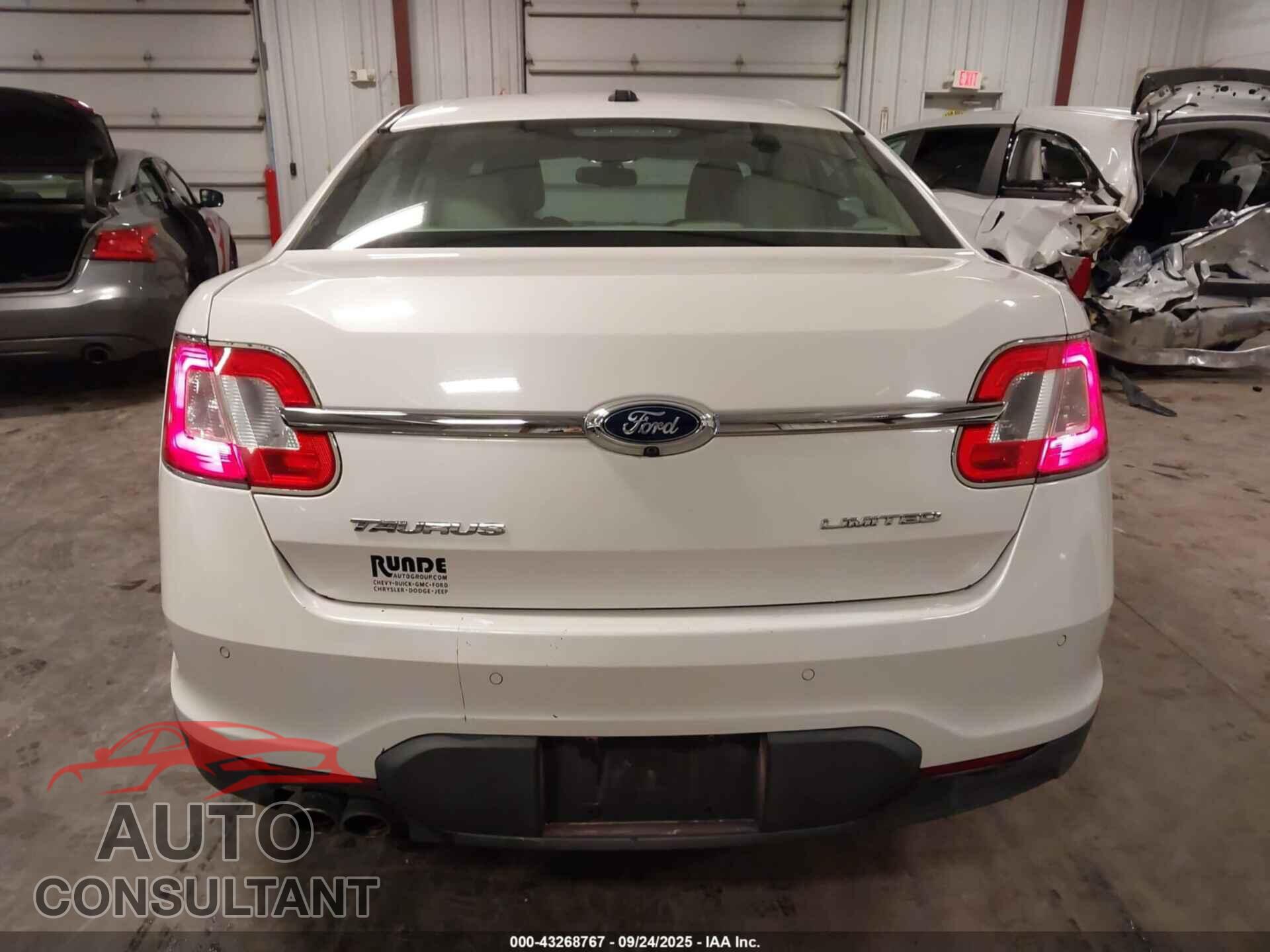 FORD TAURUS 2011 - 1FAHP2FW5BG142088