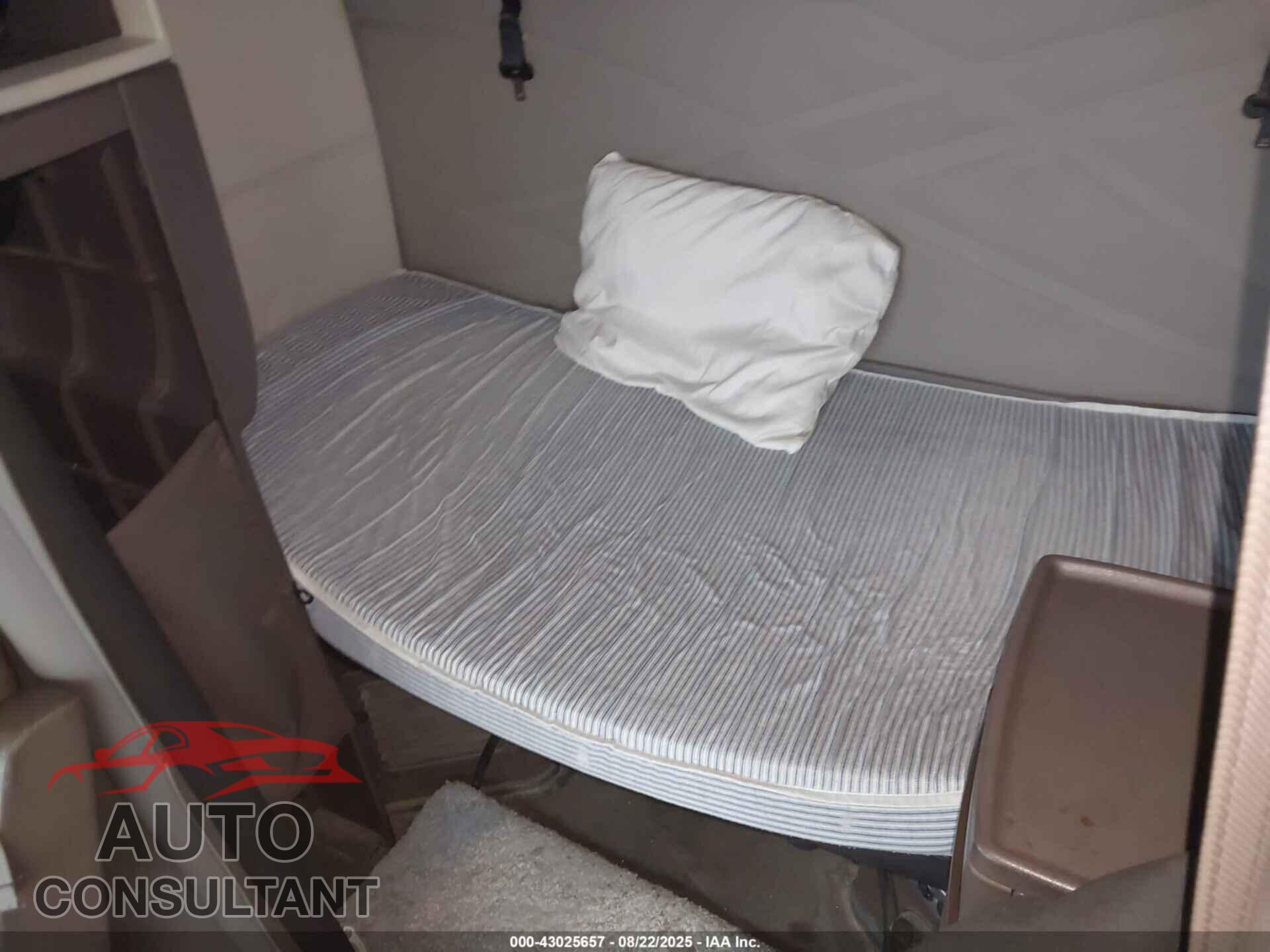 VOLVO VN 2015 - 4V4NC9EH3FN911925