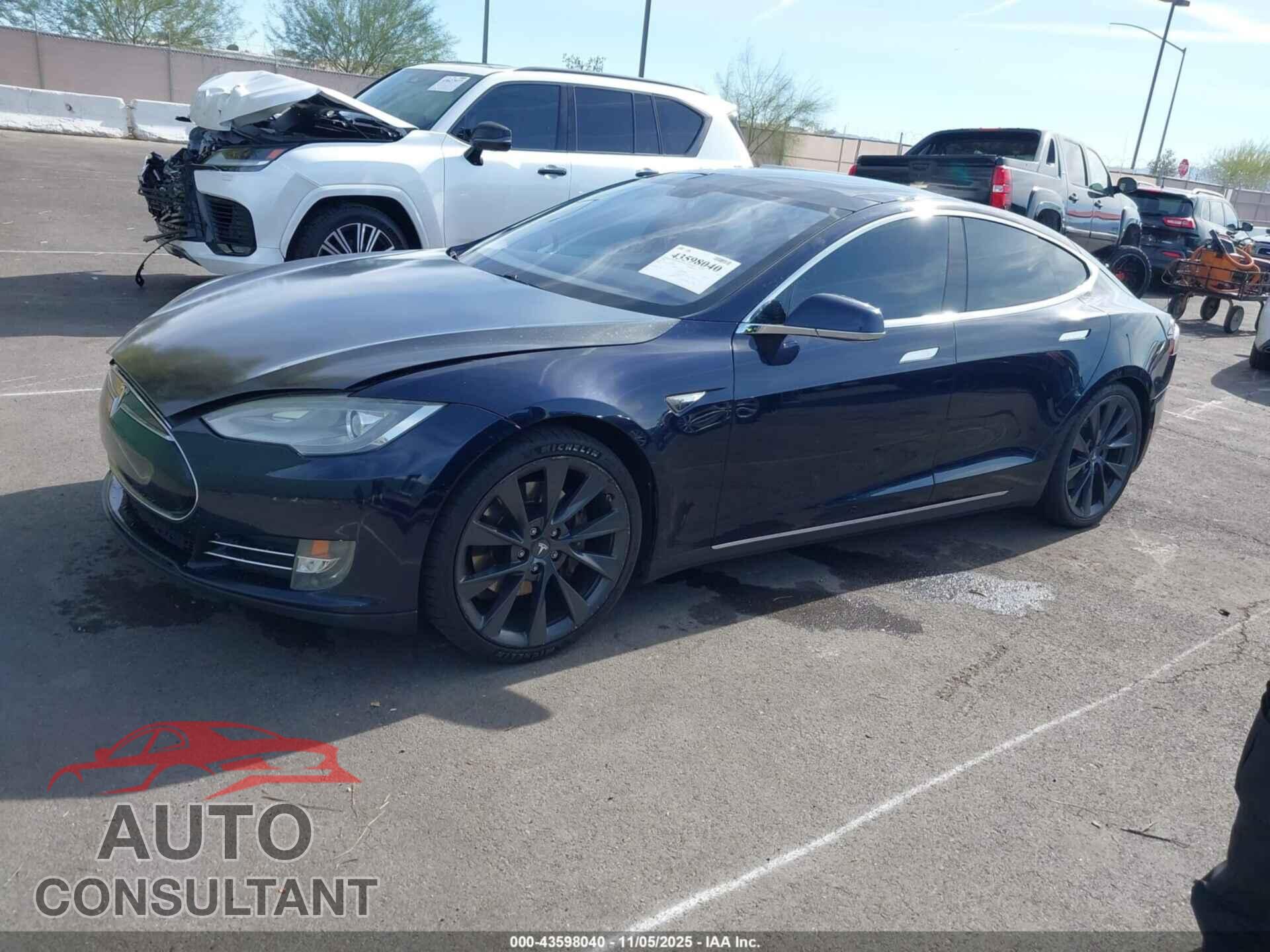 TESLA MODEL S 2013 - 5YJSA1DPXDFP07827