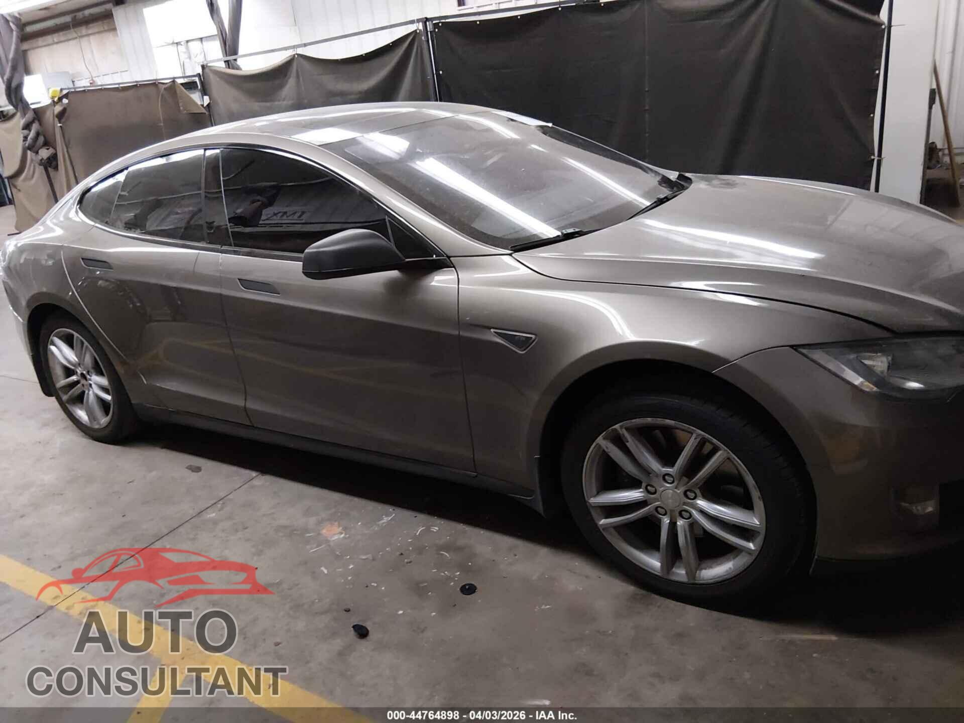 TESLA MODEL S 2015 - 5YJSA1H28FF093622