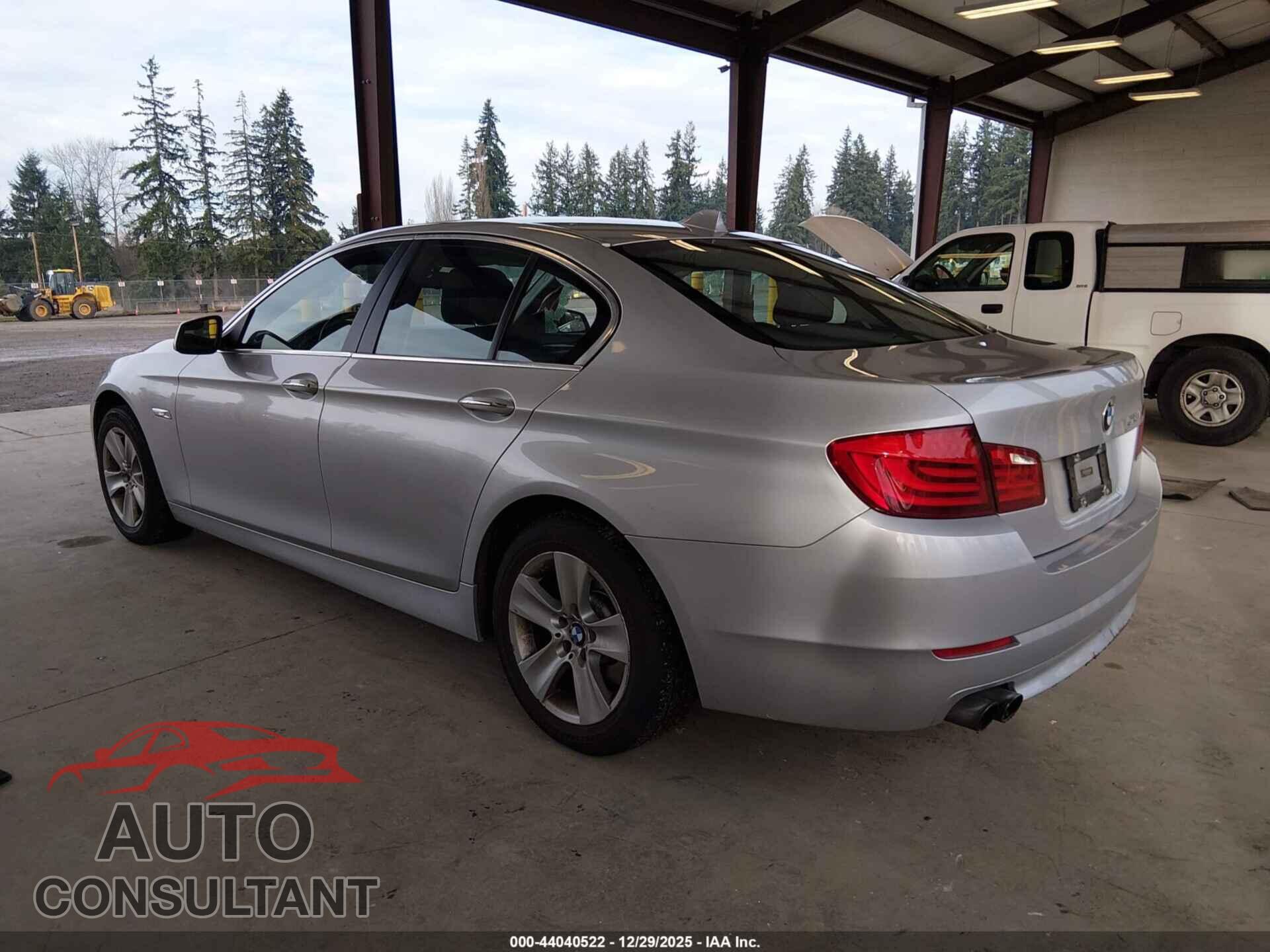 BMW 528I 2012 - WBAXH5C59CDW05656