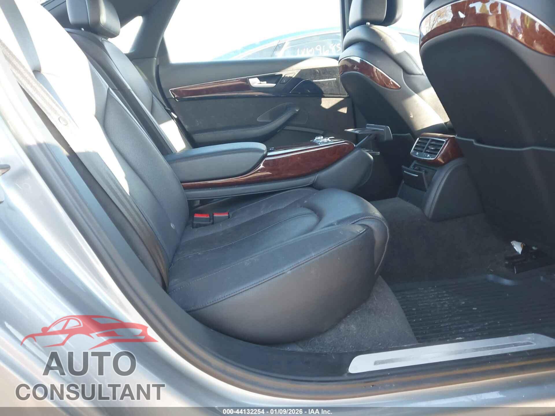 AUDI A8 L 2013 - WAURGAFD2DN013664