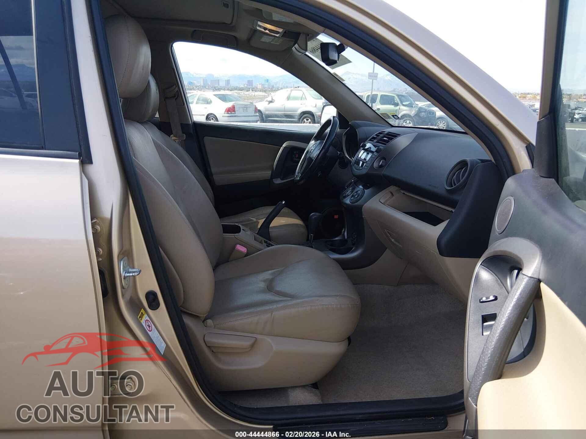 TOYOTA RAV4 2011 - JTMDK4DV8BD018041