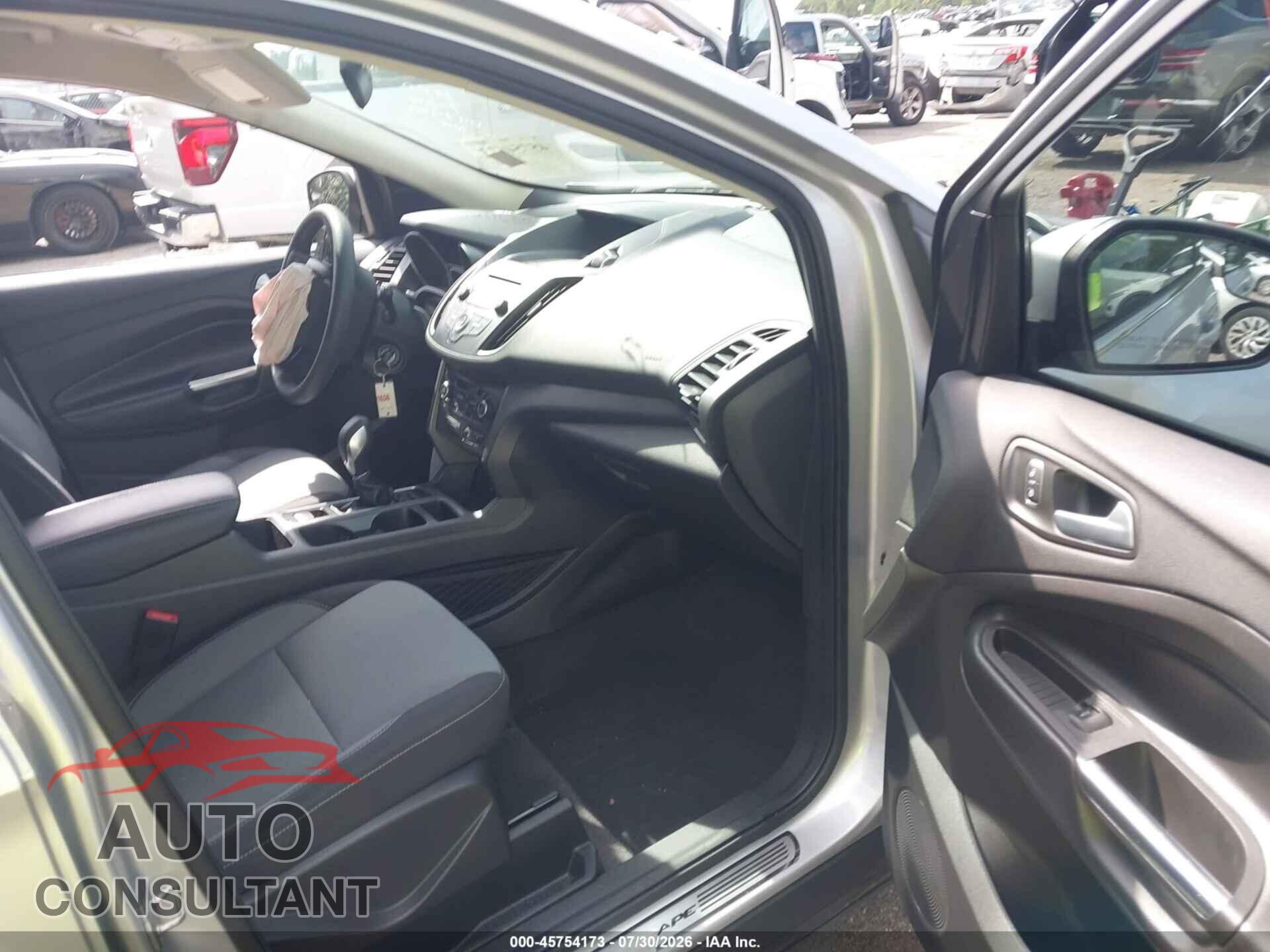 FORD ESCAPE 2018 - 1FMCU0GD1JUD47451