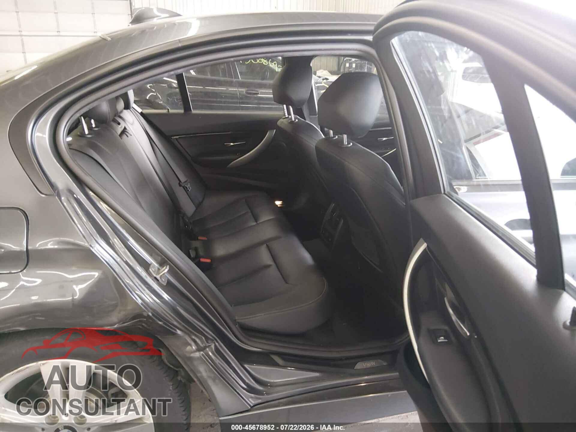 BMW 328I 2016 - WBA8E3G58GNU00504
