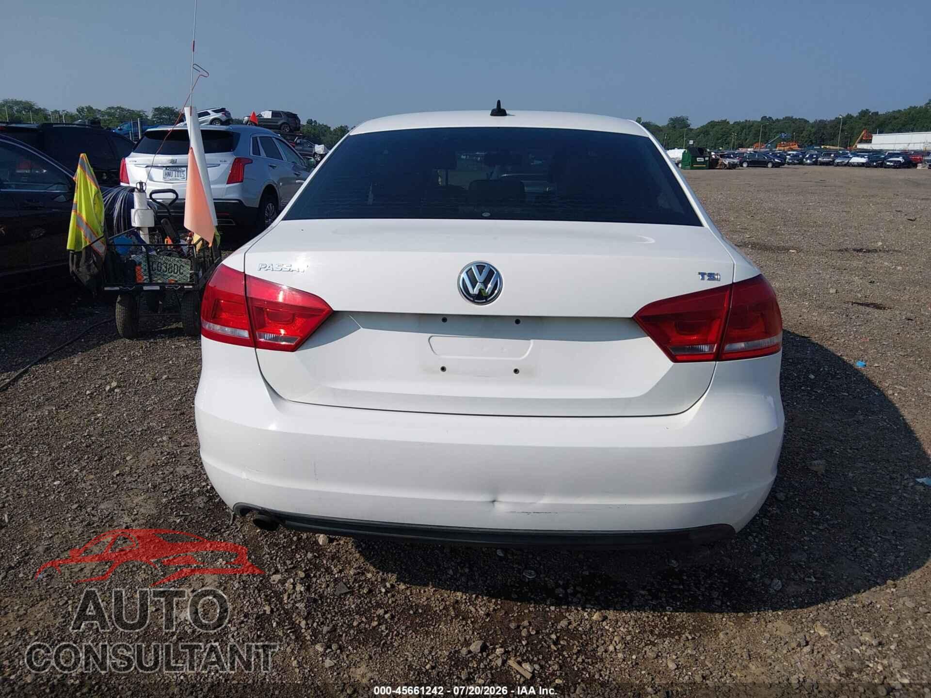 VOLKSWAGEN PASSAT 2014 - 1VWAT7A39EC100811