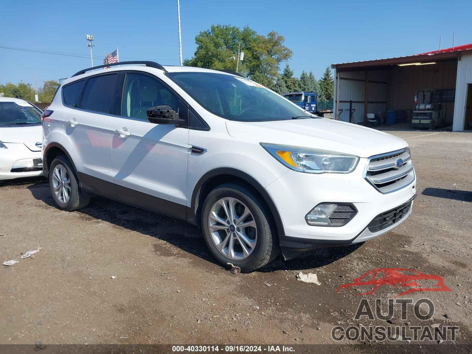 FORD ESCAPE 2018 - 1FMCU0GD5JUA11351