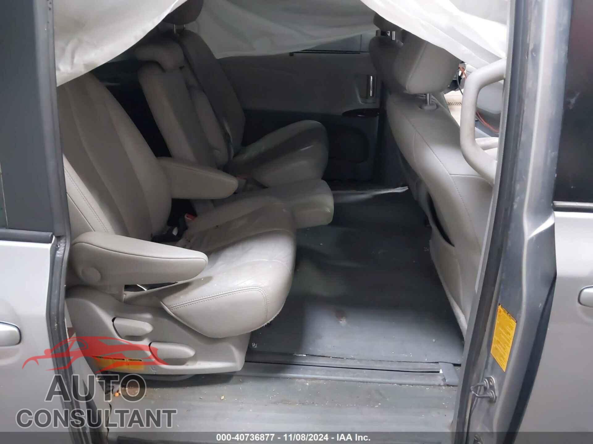 TOYOTA SIENNA 2013 - 5TDYK3DC8DS280157