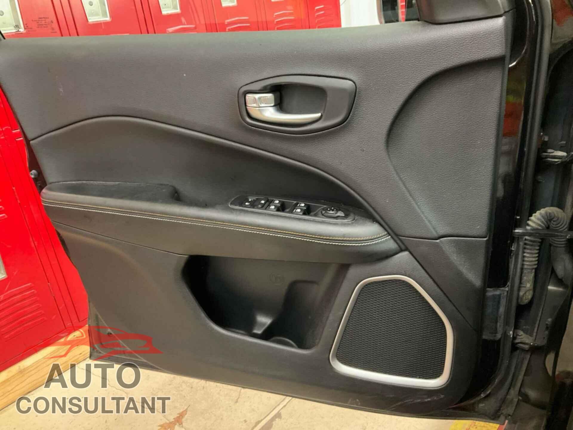 JEEP COMPASS 2019 - 3C4NJDBB3KT734744