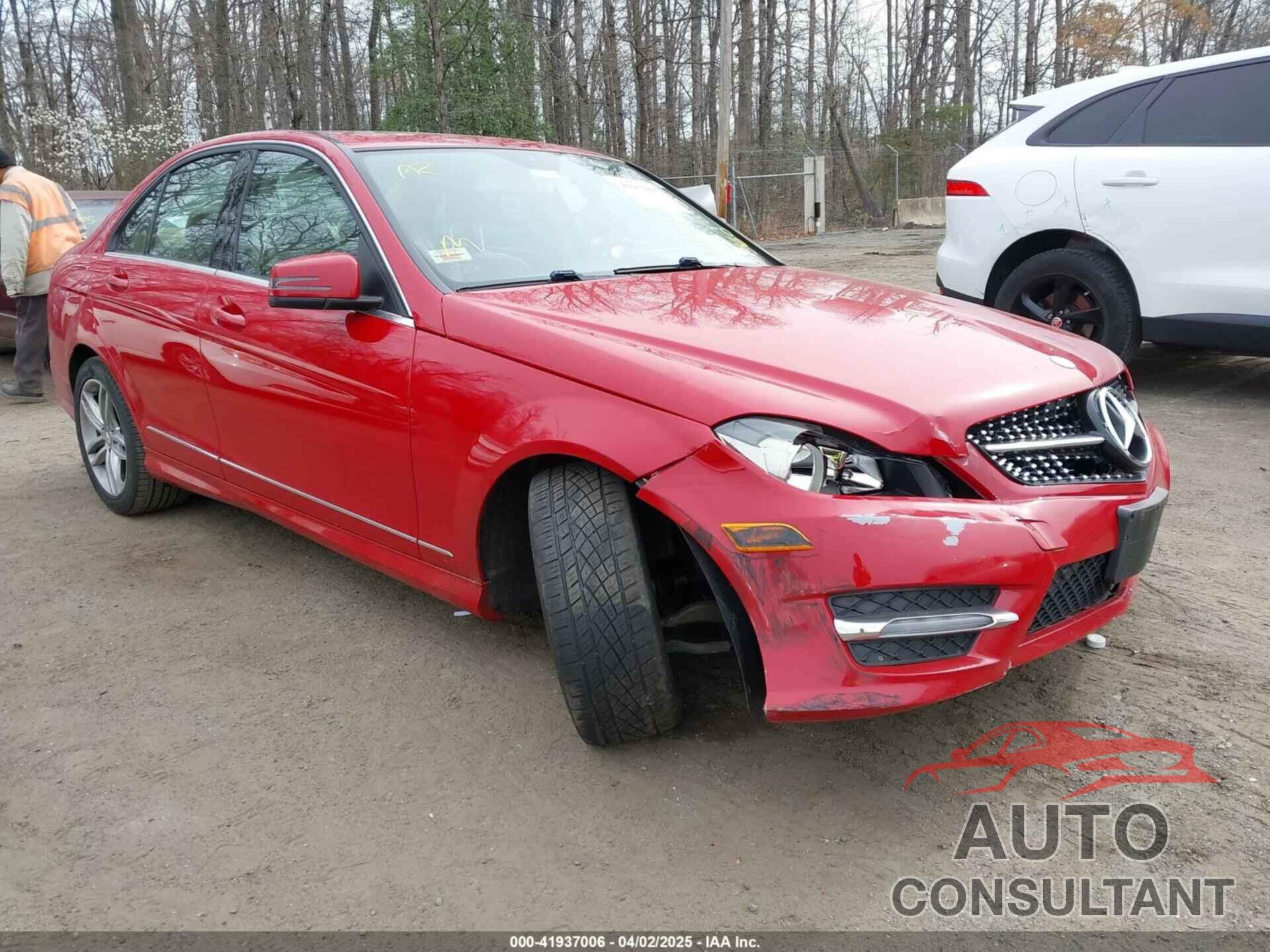 MERCEDES-BENZ C 300 2013 - WDDGF8AB3DR293279