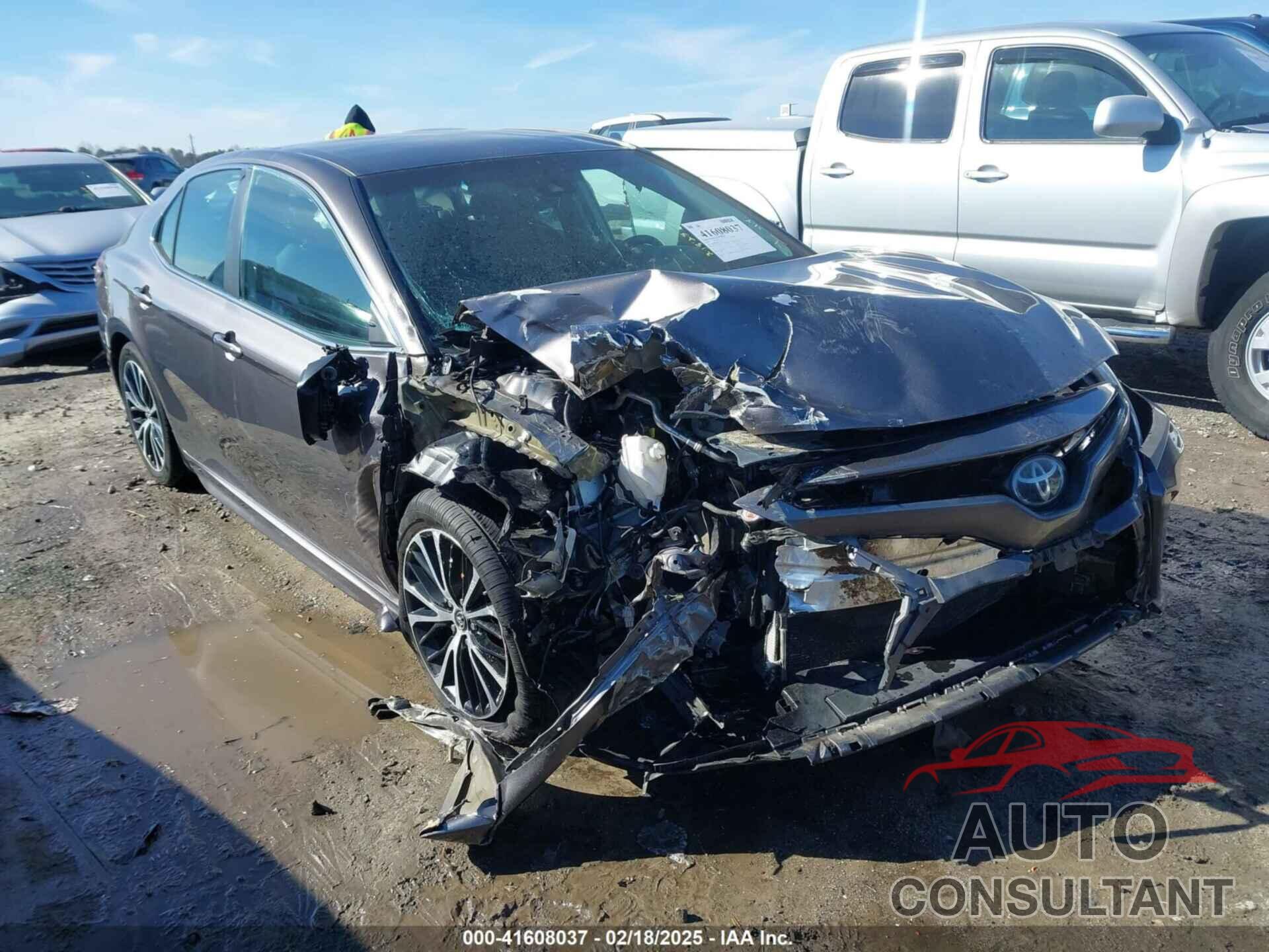 TOYOTA CAMRY 2018 - 4T1B11HK4JU157523