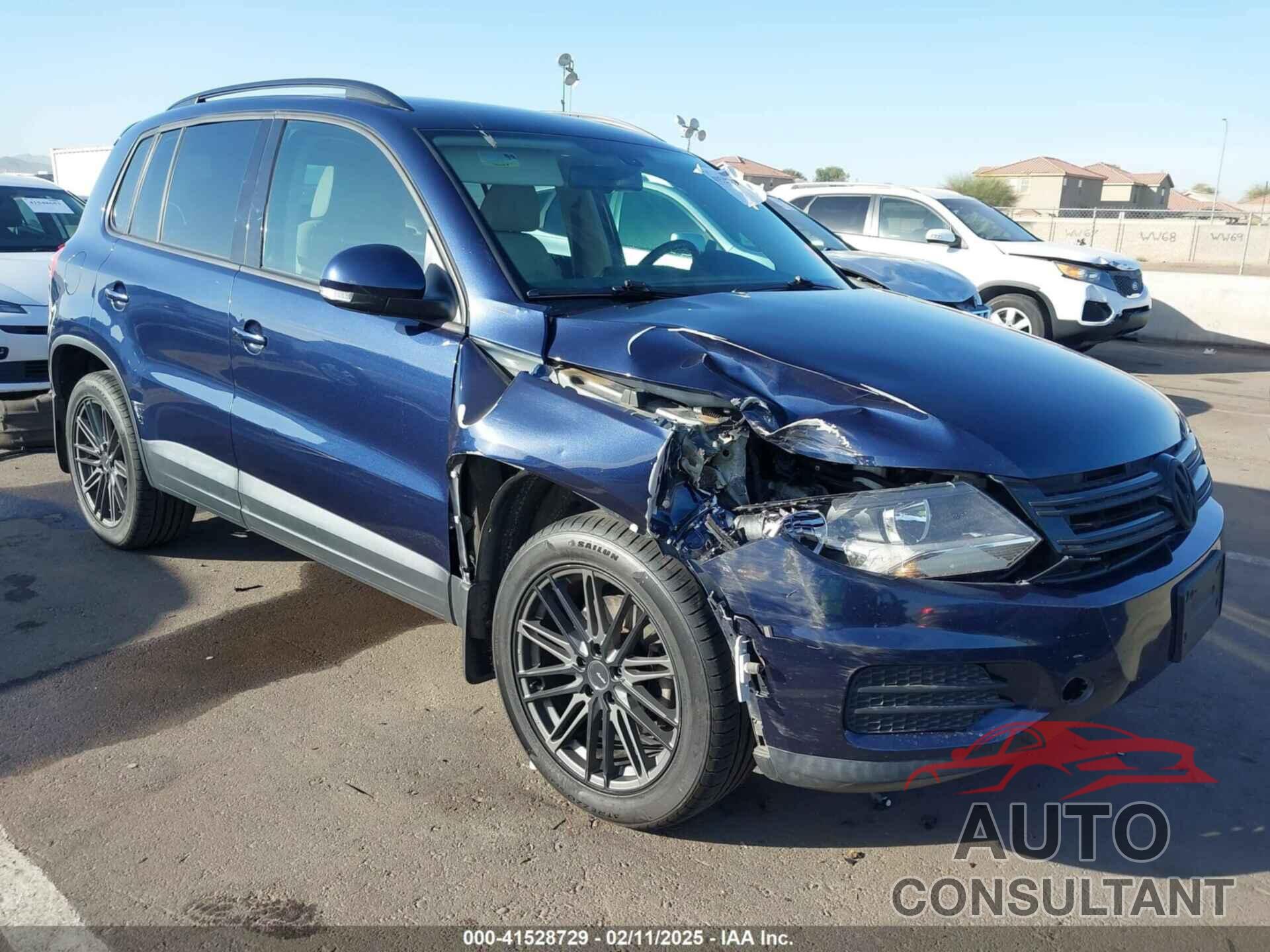 VOLKSWAGEN TIGUAN 2016 - WVGBV7AX2GW562483