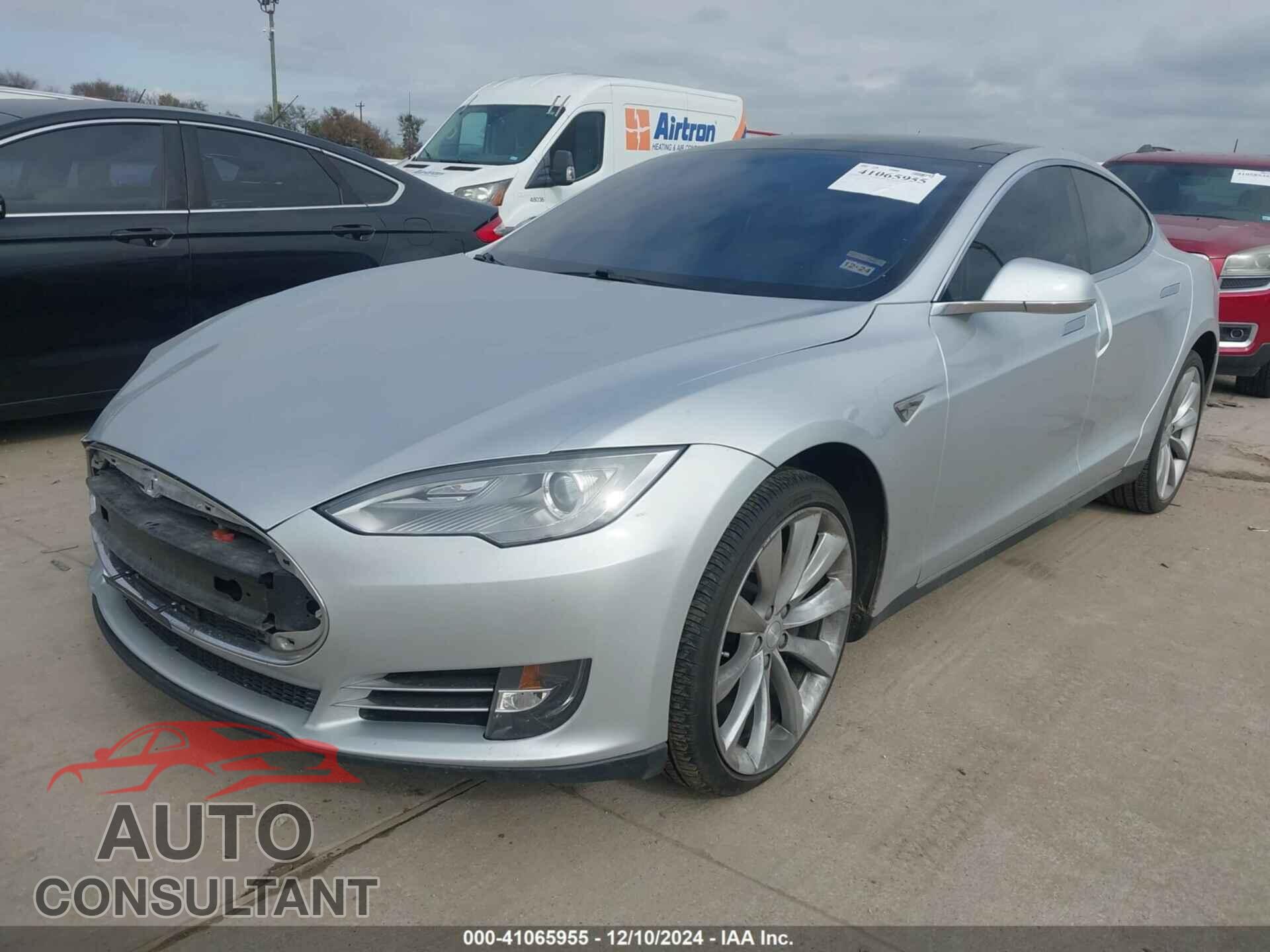 TESLA MODEL S 2013 - 5YJSA1DP2DFP17574