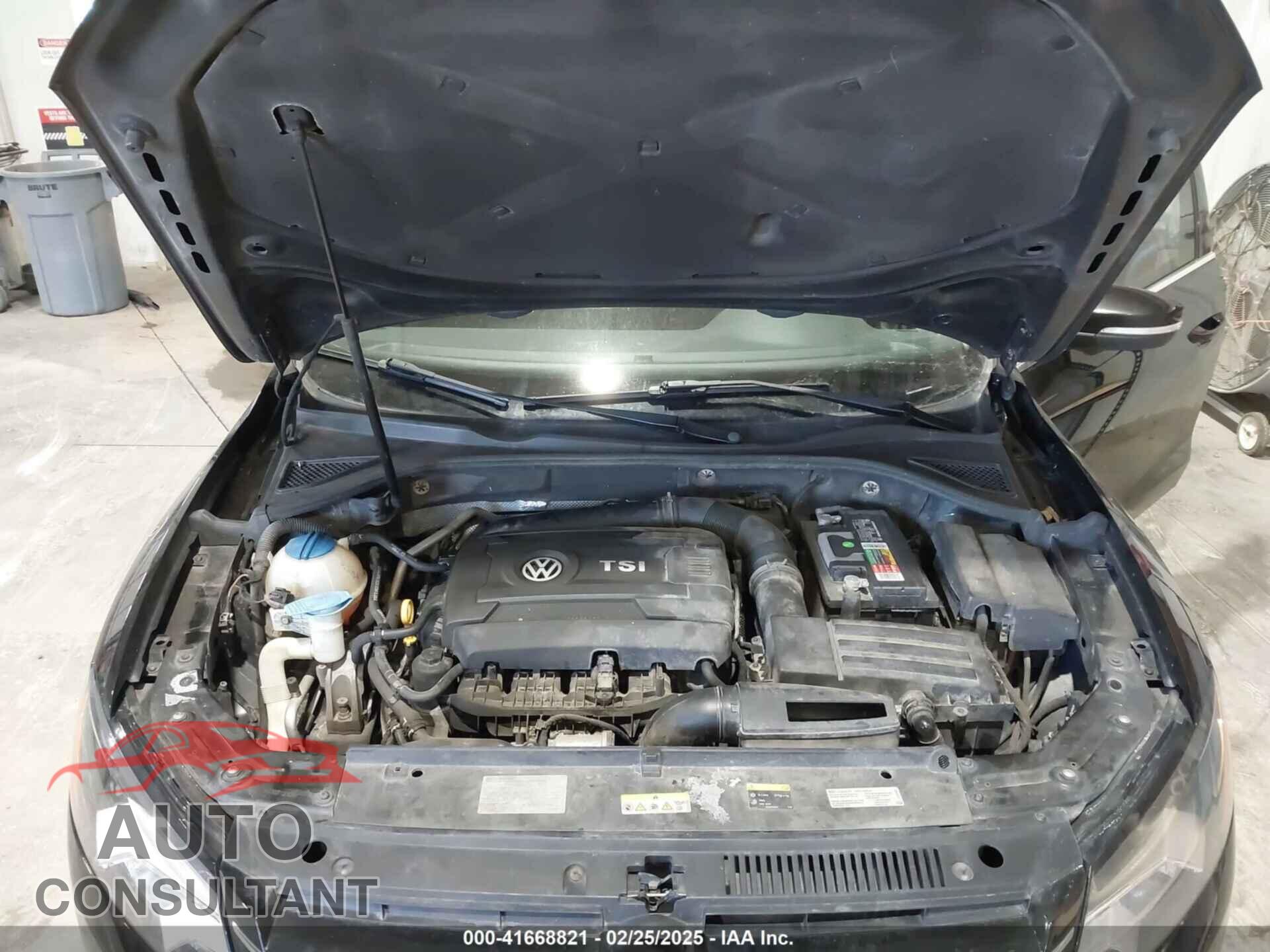 VOLKSWAGEN PASSAT 2015 - 1VWAT7A30FC080255