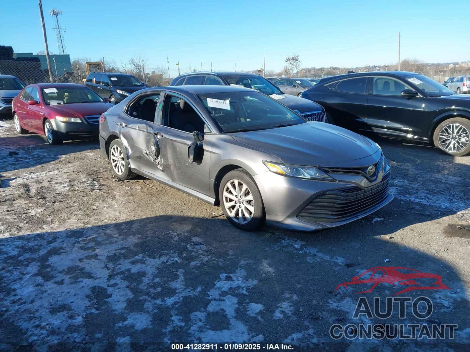 TOYOTA CAMRY 2018 - 4T1B11HK1JU088449