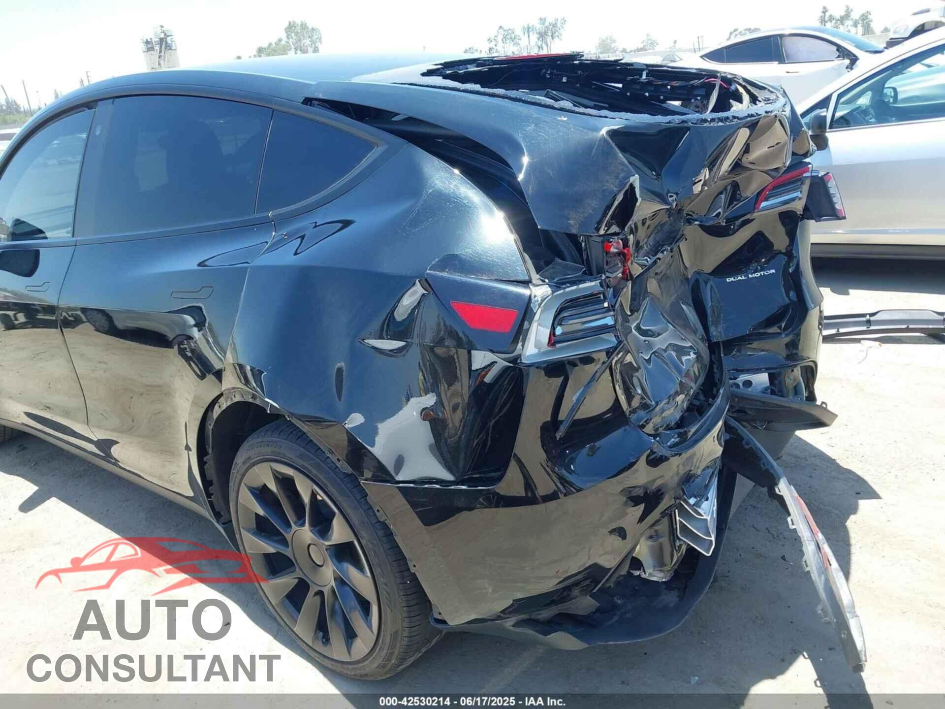 TESLA MODEL Y 2023 - 7SAYGAEE2PF638323