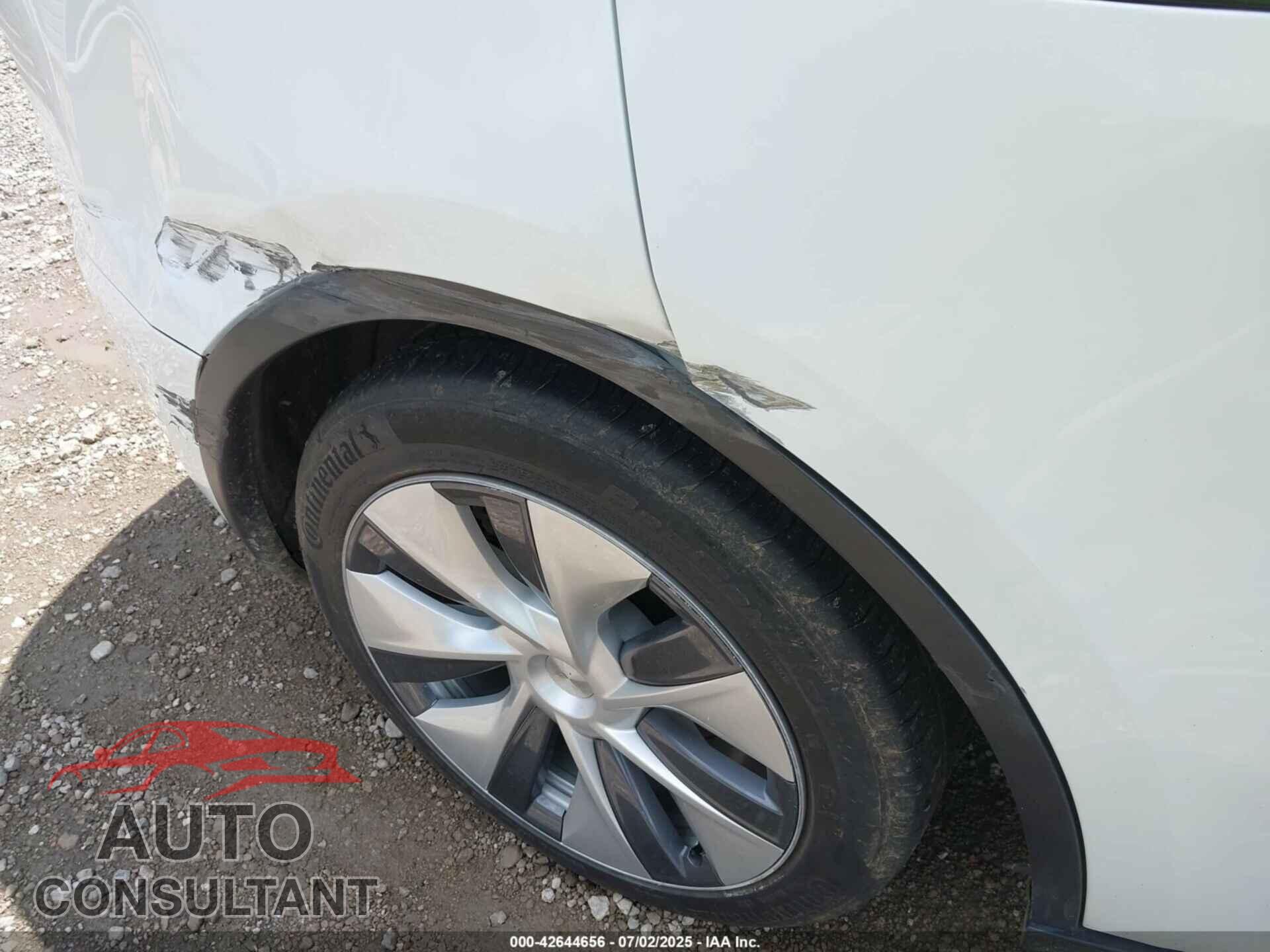 TESLA MODEL Y 2021 - 5YJYGDEDXMF109655